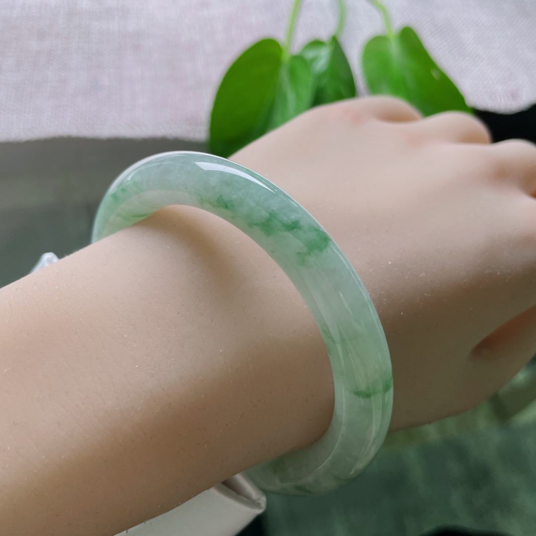 55.5/9.3，飘花圆条，水润细腻，干净，花影摇曳，步步生花，无裂，ss50669a