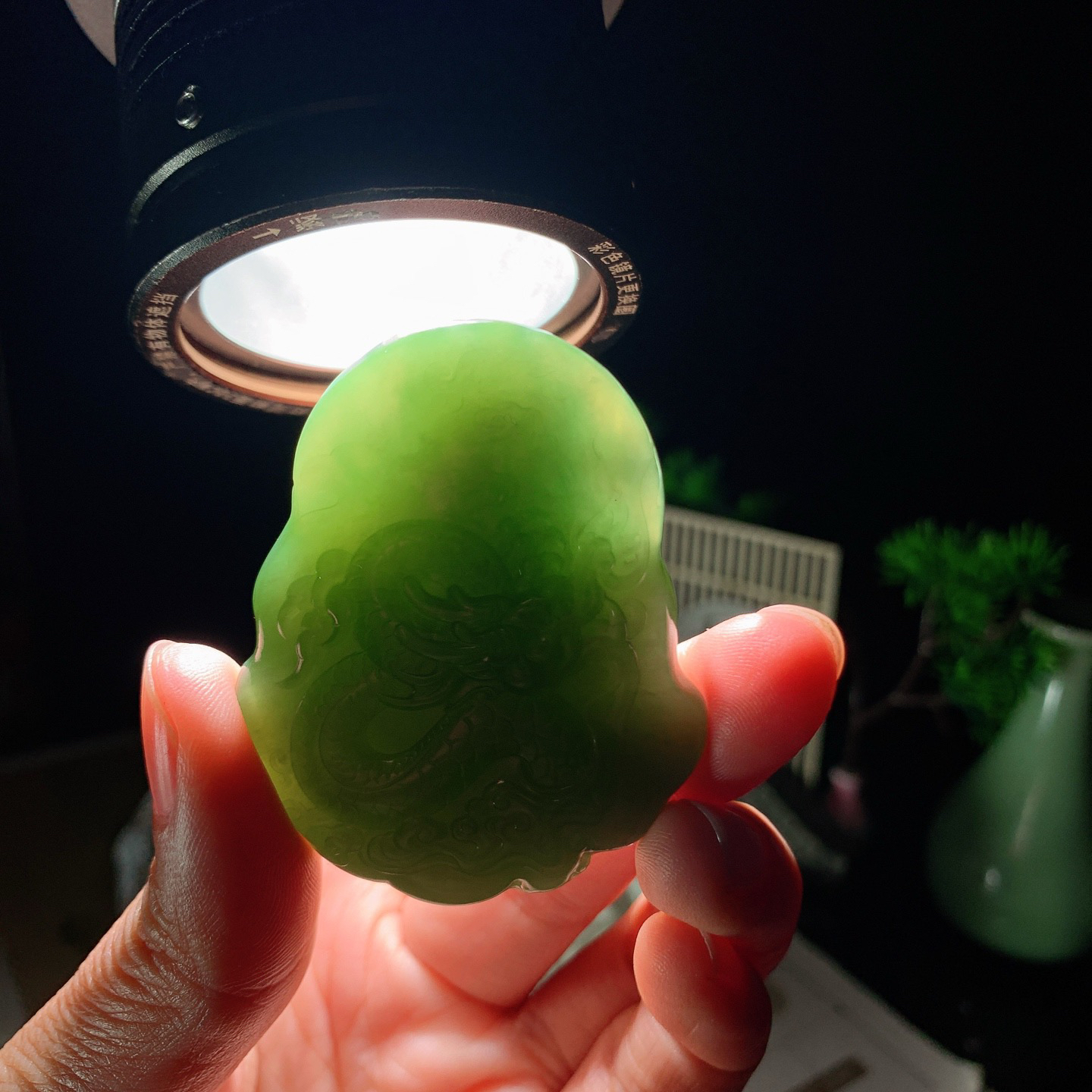 和田玉阳绿俄罗斯碧玉猫眼财神挂件 尺寸54/44/16重59克，玉质细腻油润 底色纯净 脂粉好，品质好！lt260415