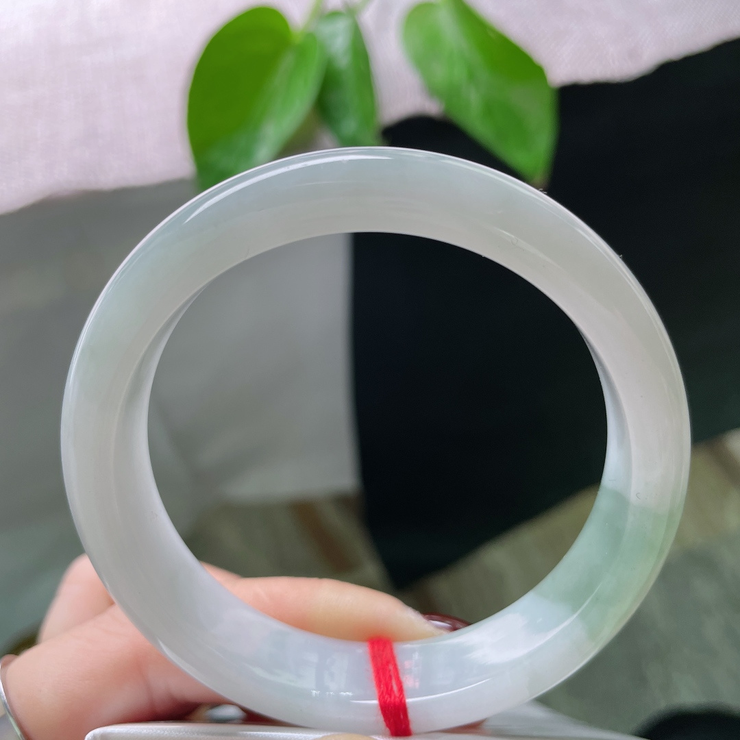 56.2/12.6/7.7，白底正圈，质地温润细腻，一抹油青色点缀，简约不简单，皮纹，ss49274