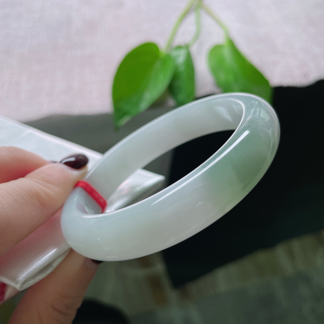 56.2/12.6/7.7，白底正圈，质地温润细腻，一抹油青色点缀，简约不简单，皮纹，ss49274a