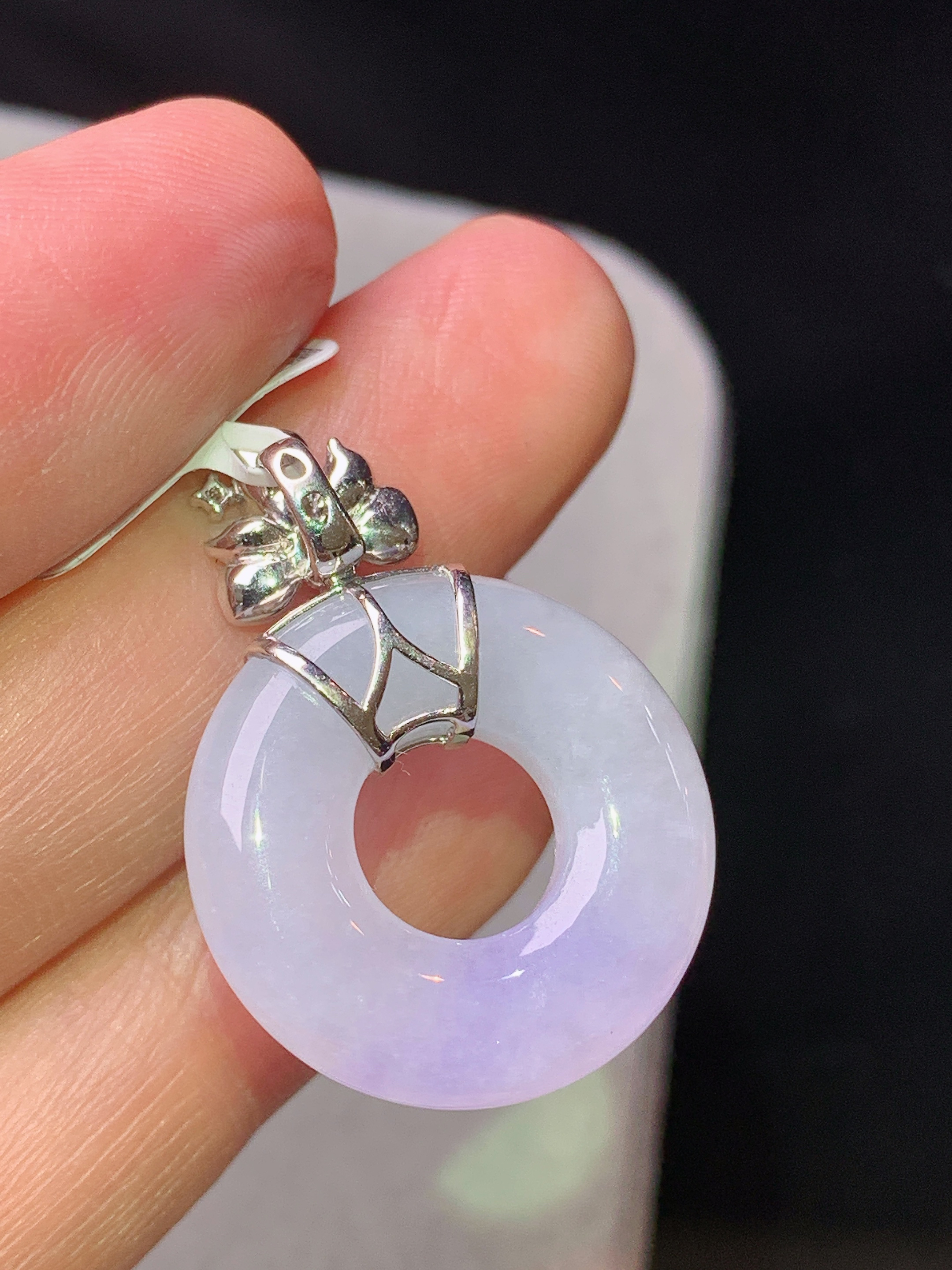 18k金钻镶嵌飘紫罗兰平安环吊坠 玉质细腻 色泽艳丽清新 水润亮眼 整体尺寸28.8*20.5*4.5b1