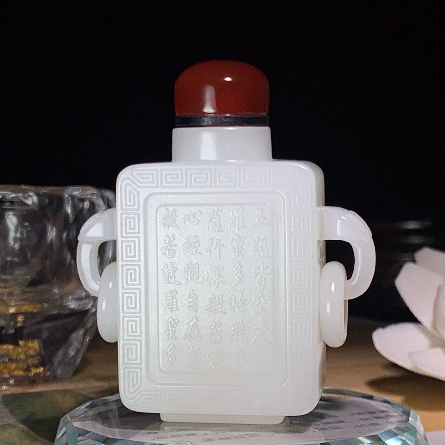 新疆和田玉白玉富贵山居平安瓶挂件。尺寸63/54/17重74.5克。玉质细腻油润。手推出油。品相大气。lt260415