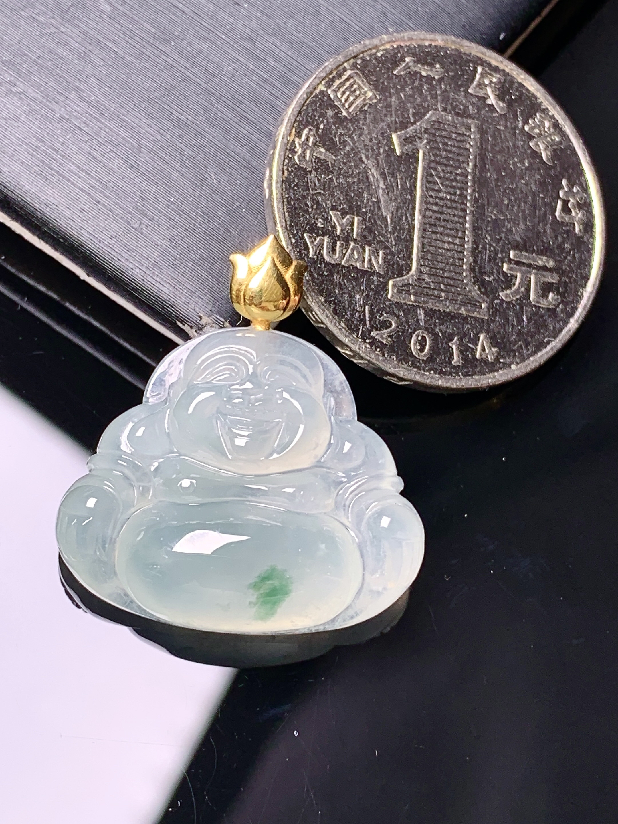 18k金镶嵌冰种飘绿佛公吊坠 玉质细腻 色泽艳丽清新 水润亮眼 整体尺寸24.8*23*6.8m1