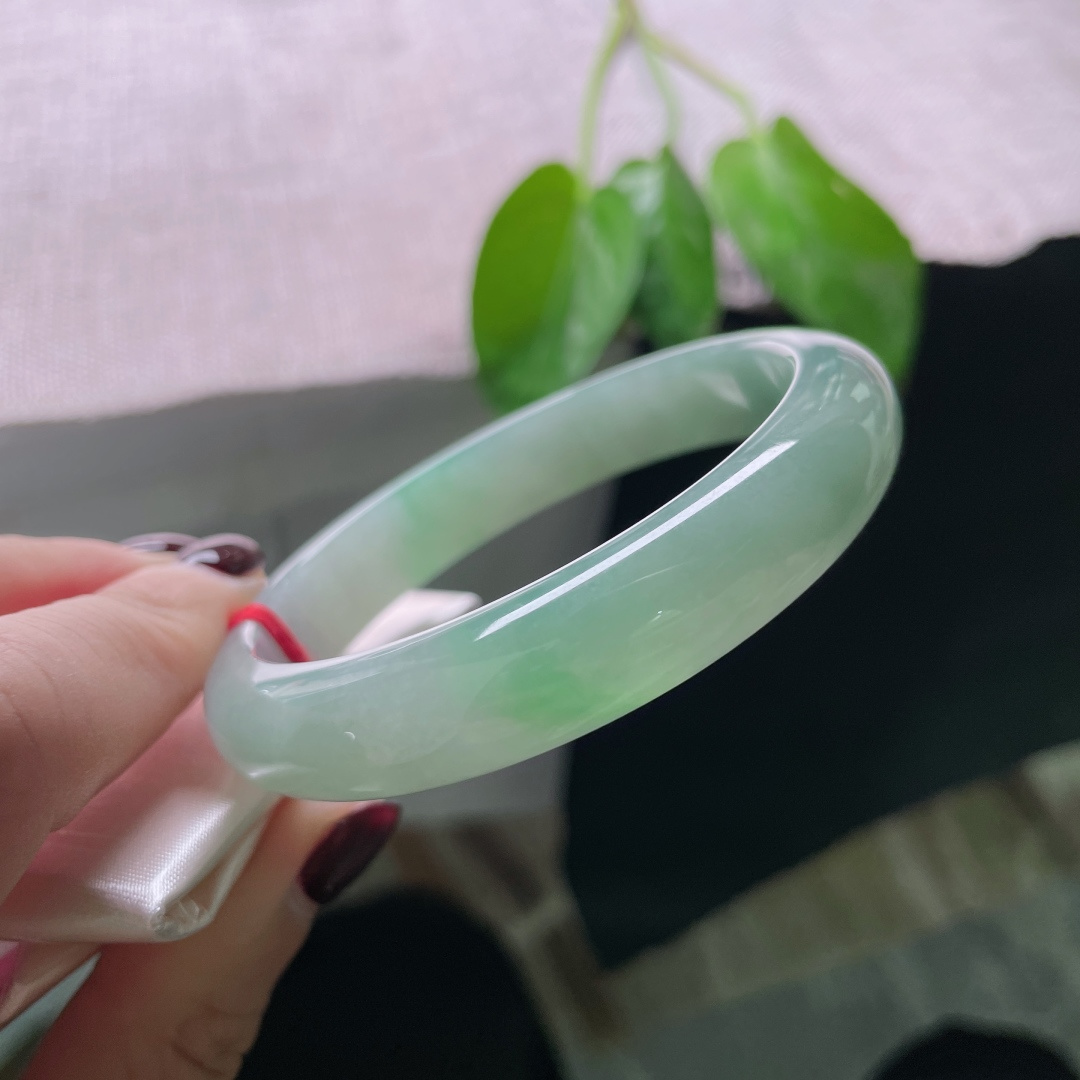 58.5/12/7.9飘绿正圈，水润细腻，点翠千金，佩戴沉稳，雅致，皮纹，ss50369a