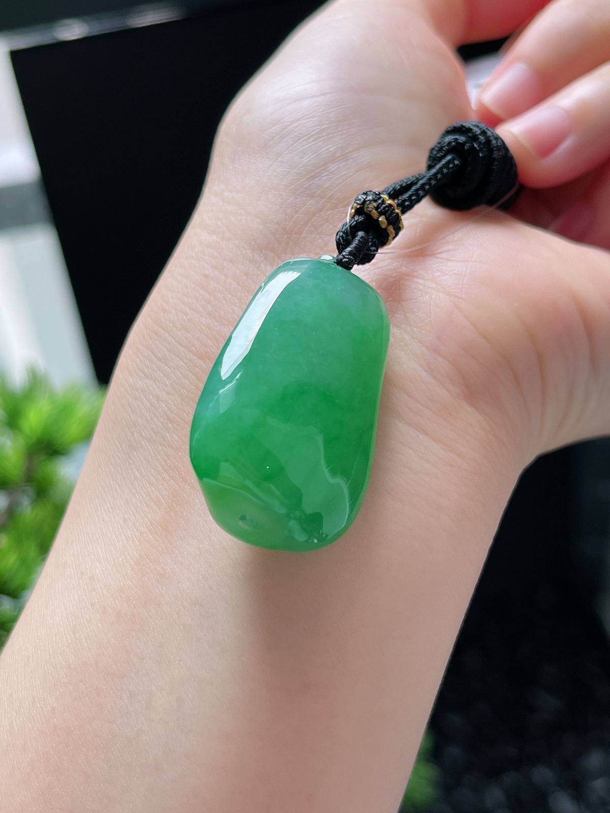 翡翠冰糯种满绿福瓜挂件