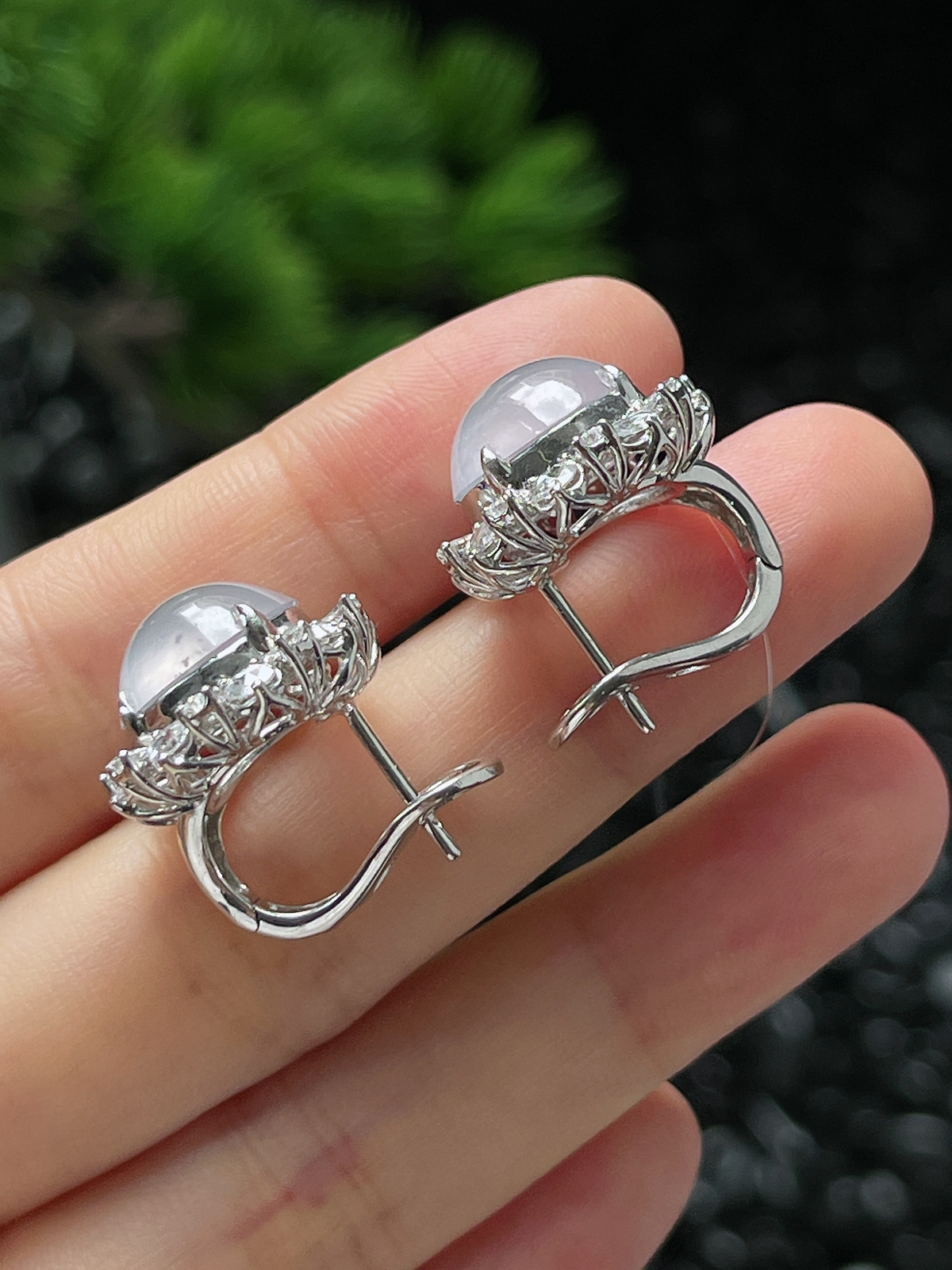 翡翠白冰耳钉，印记：Au750,伴钻石