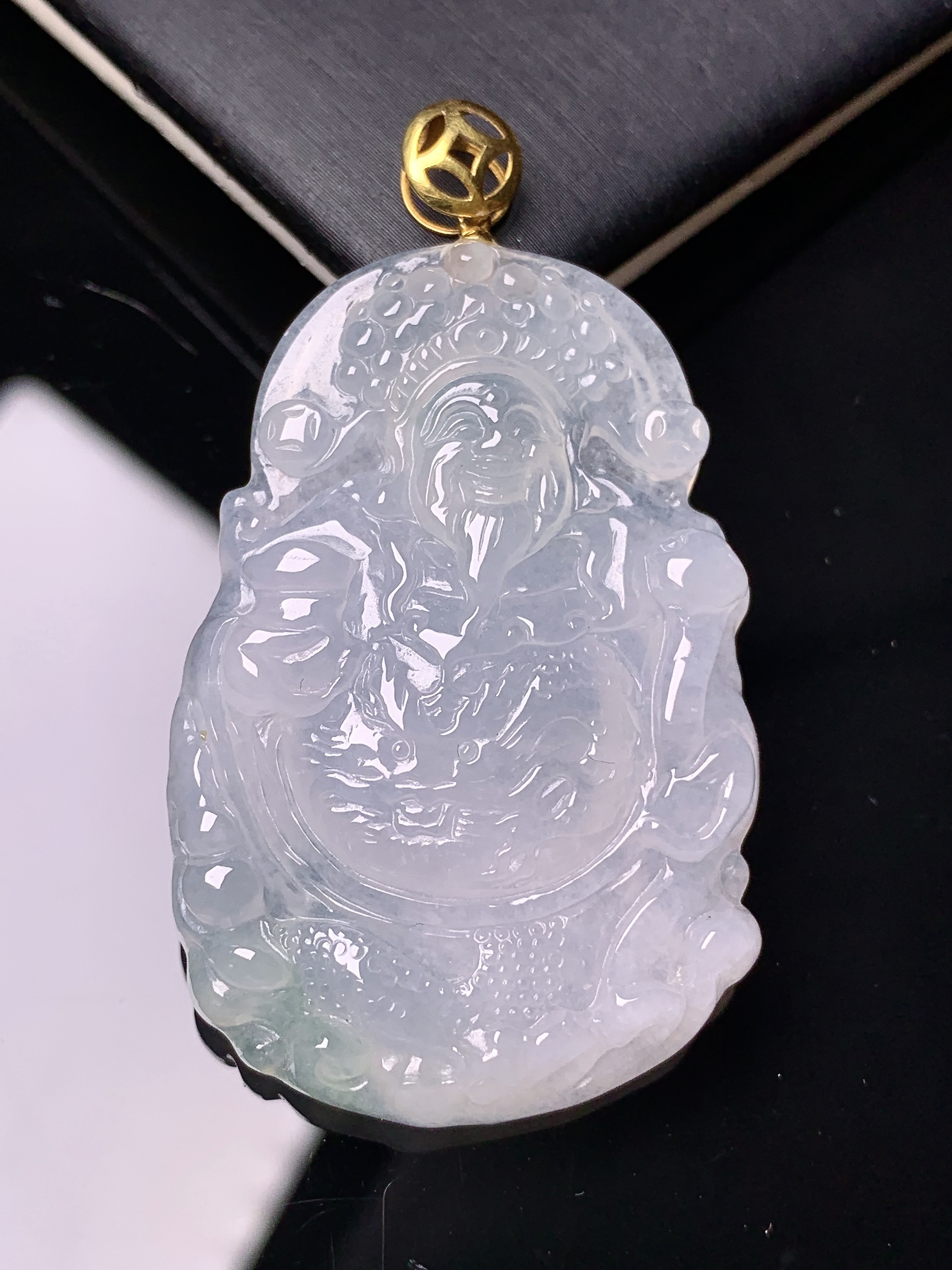 18k金镶嵌冰种财神吊坠 玉质细腻 色泽艳丽清新 水润亮眼 整体尺寸51*28.8*6c1