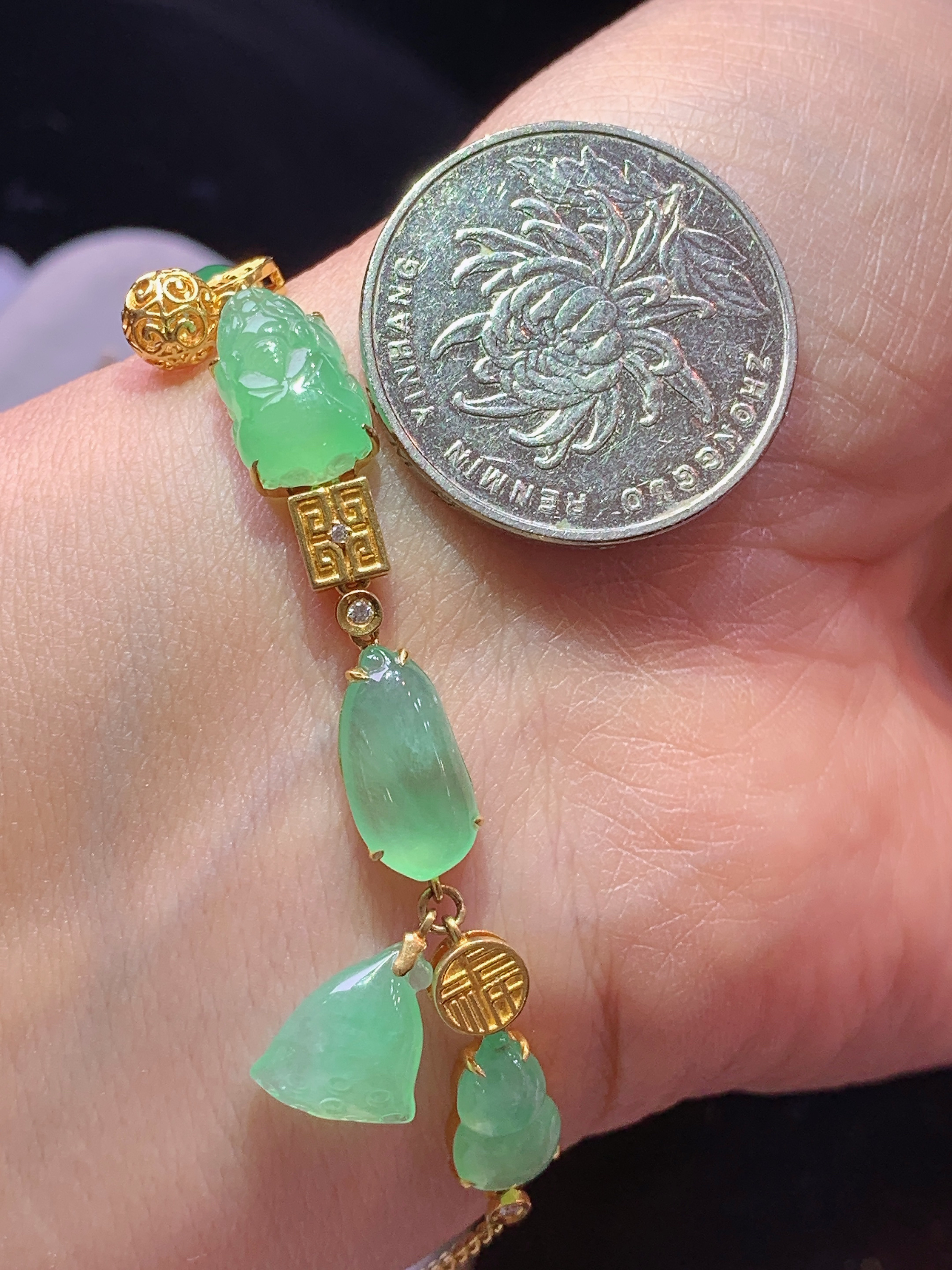 18k金钻镶嵌晴绿多宝手链 玉质细腻 色泽艳丽清新 水润亮眼 整体尺寸160*7.7*5.5b5