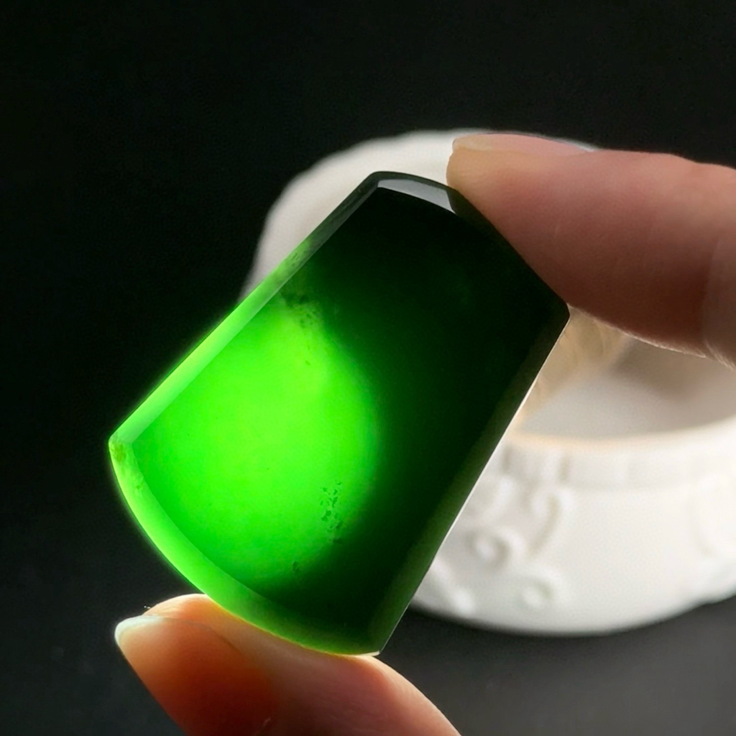 精品墨翠无事牌 种好色正 黑度极好 打灯通透 油性十足 尺寸36.3