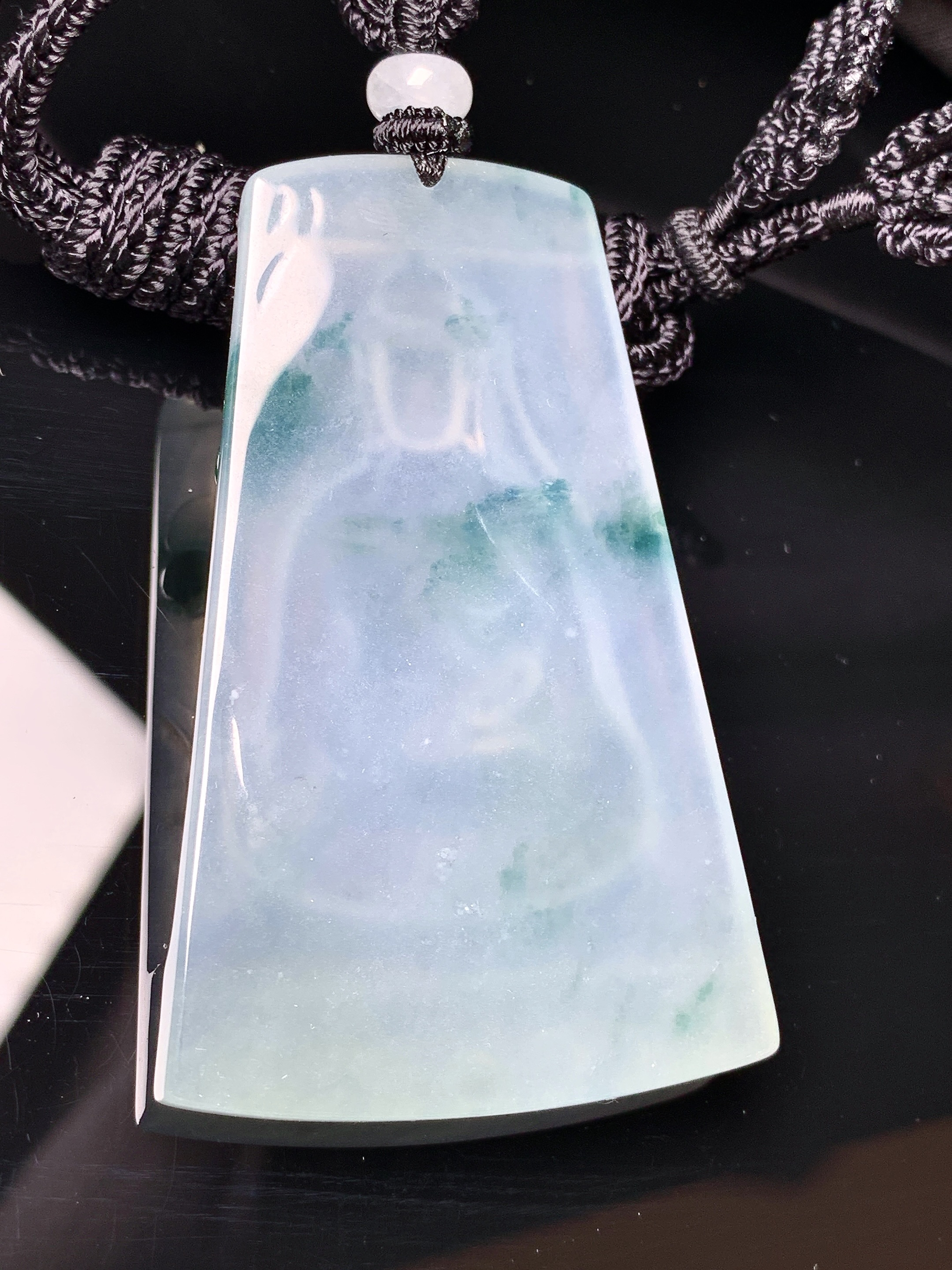 飘绿观音菩萨吊坠 玉质细腻 色泽艳丽清新 水润亮眼 整体尺寸59.8*37.6*5.5L1