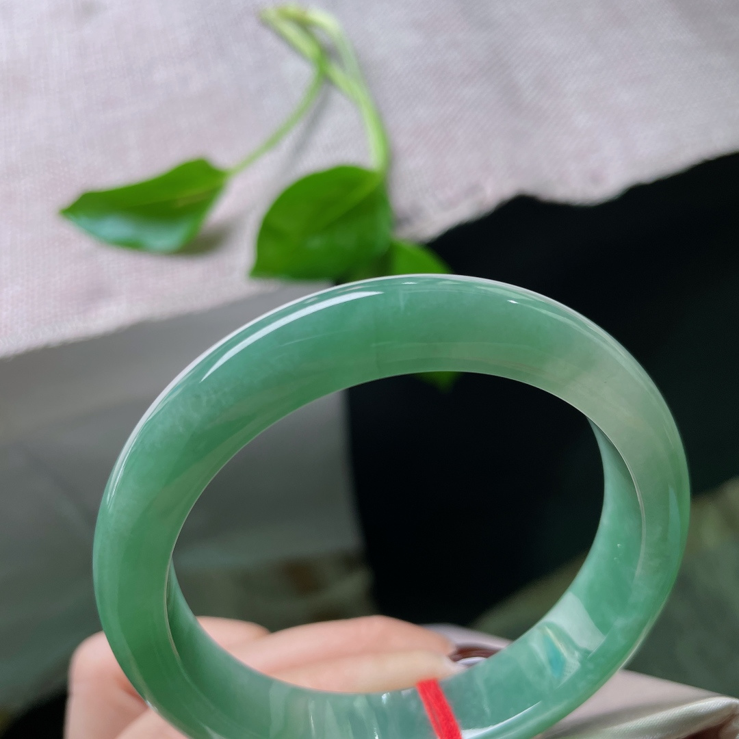 54.5/11.6/8湖水蓝正圈，种老，把天空揉碎了，撒成一湖的蓝挂在腕间，有纹，ss50149a