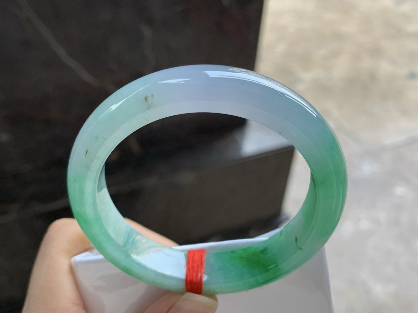 53.5-12.1-8.2

带色手镯^_^颜色鲜艳 浓郁