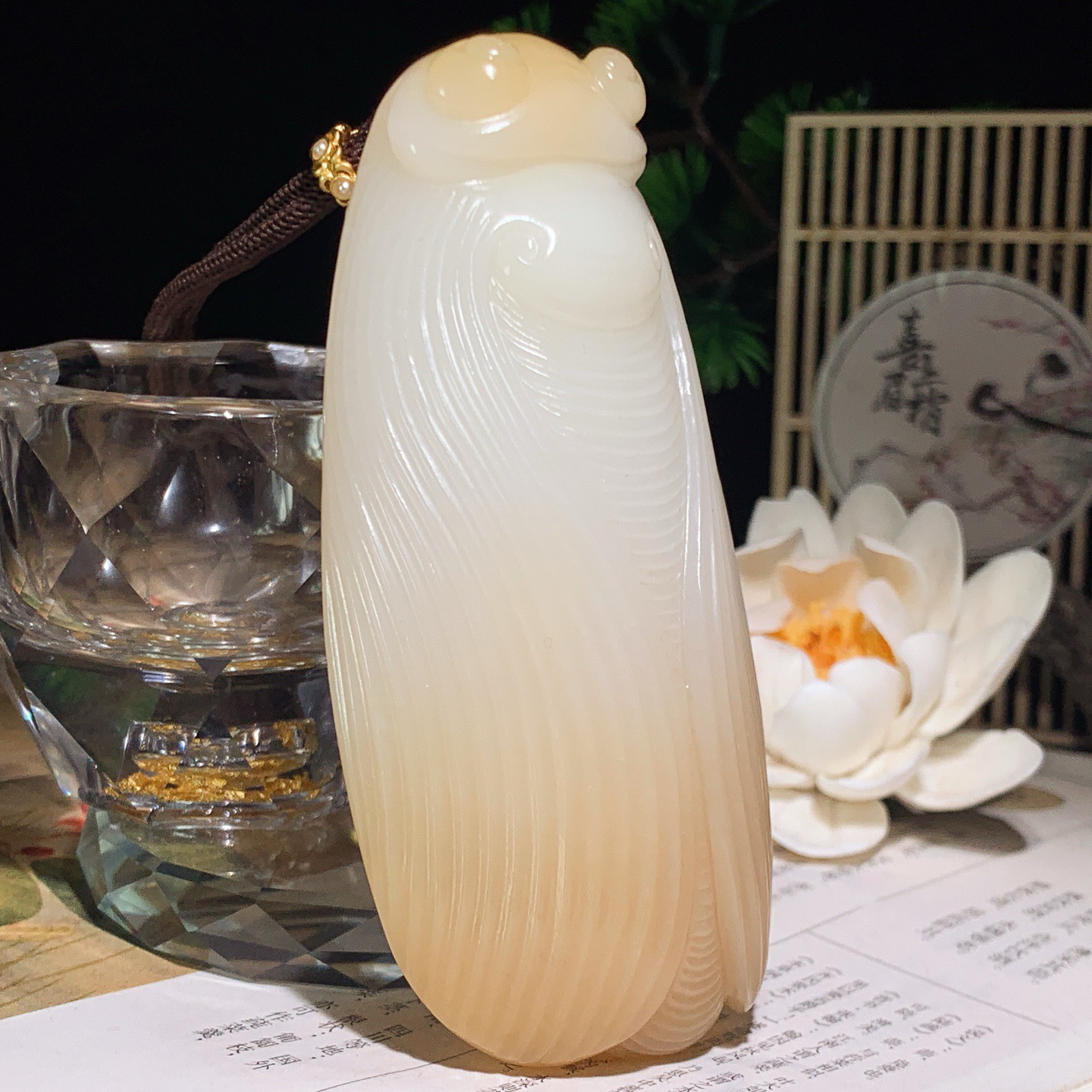 新疆和田玉且末糖平一鸣惊人把件！尺寸98/48/26重211克。玉质细腻油润。手推出油。佩戴高端典雅。lt260415