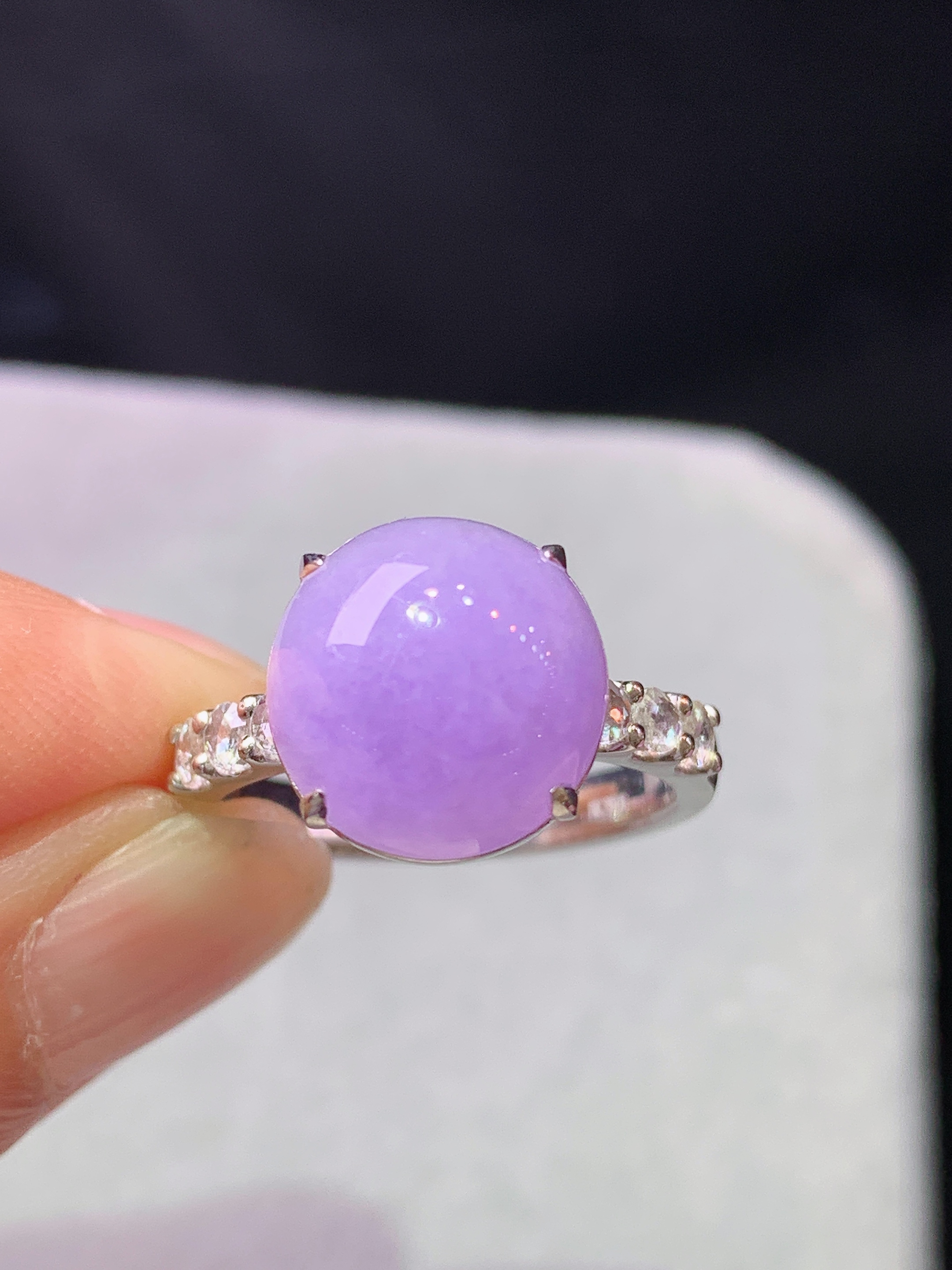 18k金钻镶嵌紫罗兰圆珠戒指 玉质细腻 色泽艳丽清新 水润亮眼 圈口14 整体尺寸11.6*11*9