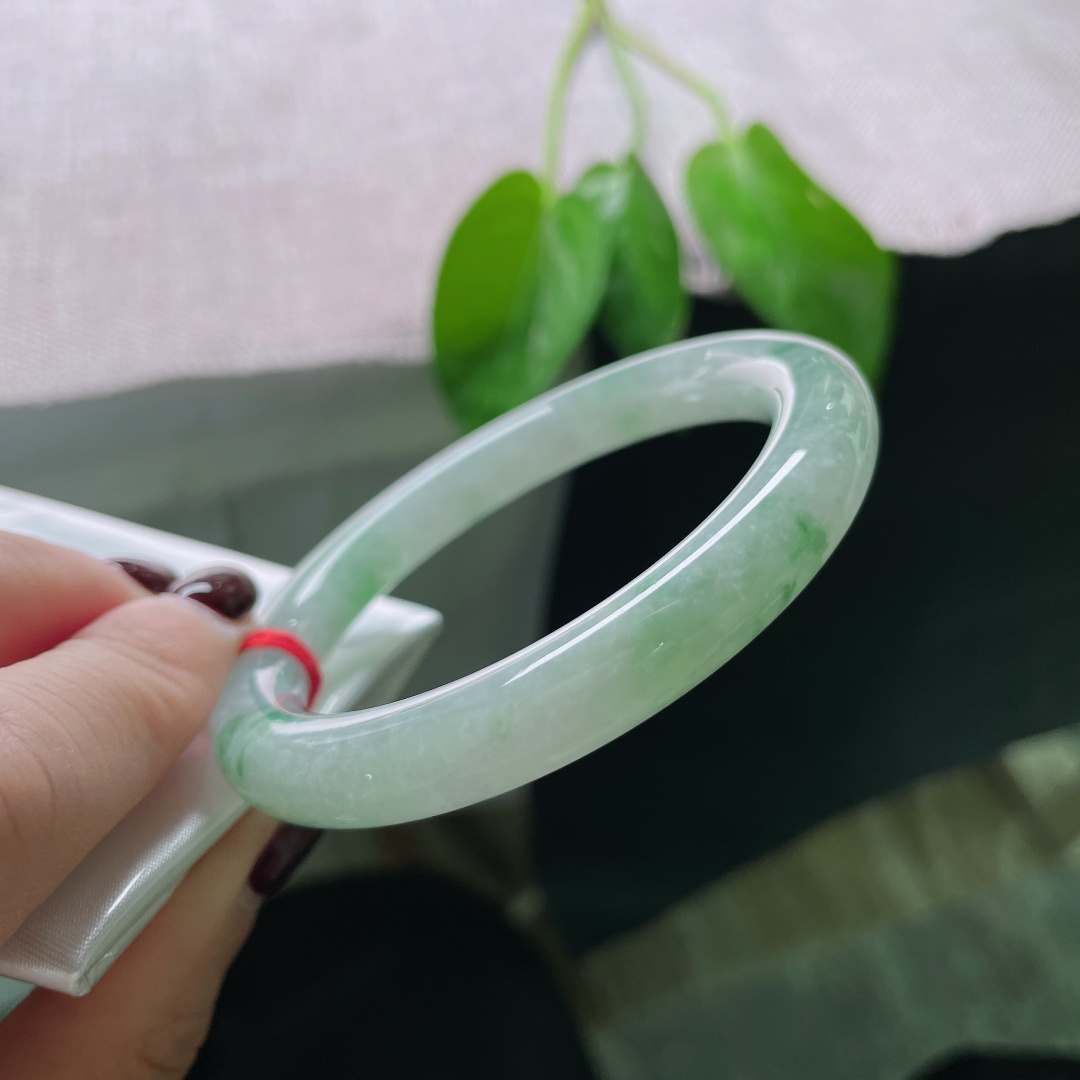 55.5/9.3，飘花圆条，水润细腻，干净，花影摇曳，步步生花，无裂，ss50669a