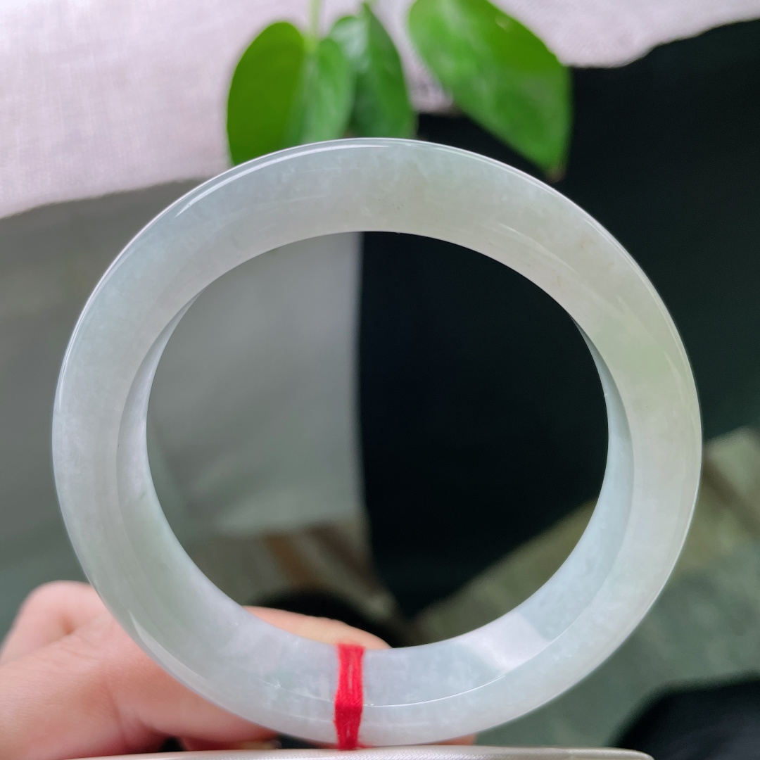 54.5/12.2/8.2，浅绿底正圈，干净清爽，落落大方，知性又温柔，无裂，ss50079a