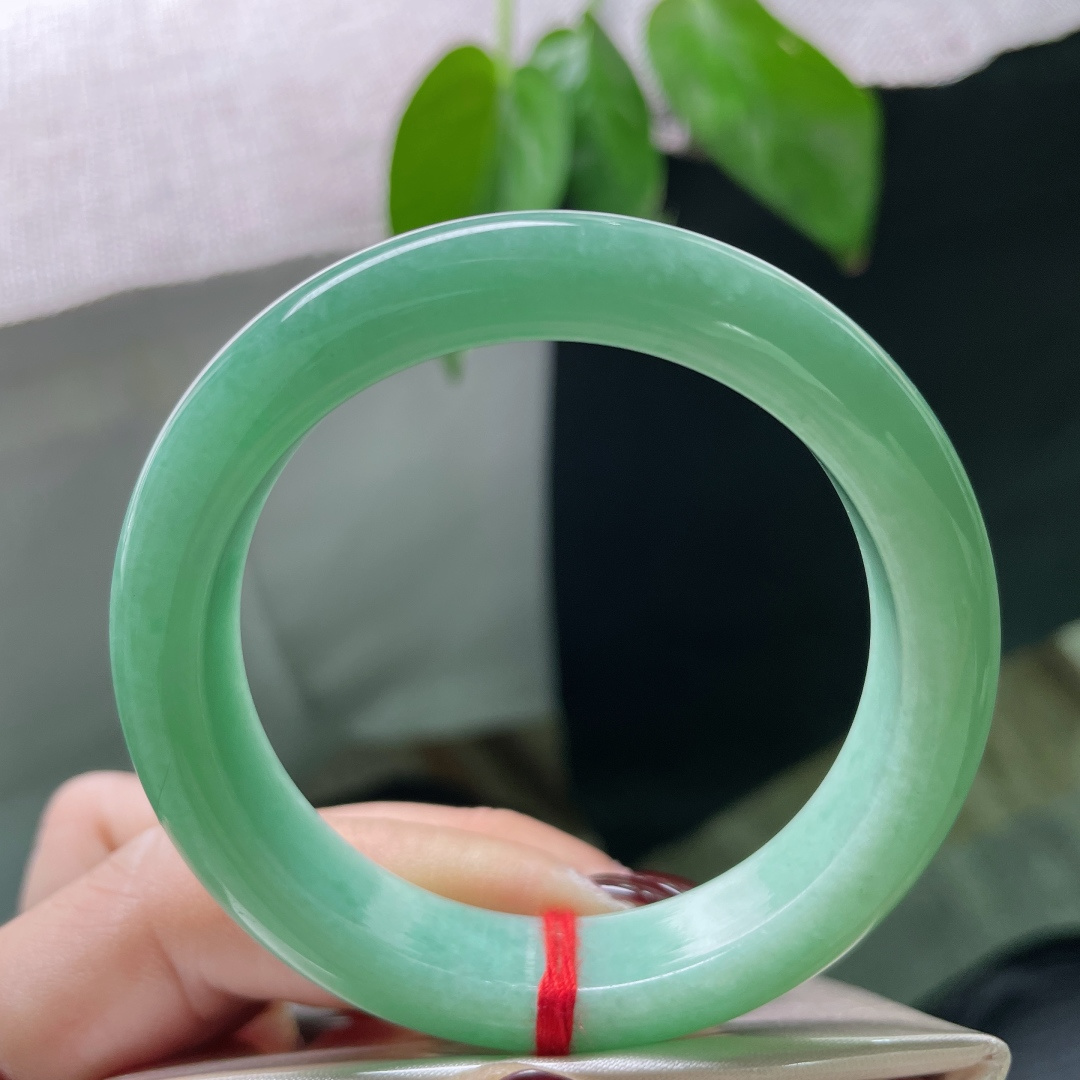 50.7/11.8/7.8，绿底，水润，细腻，贵气，一点皮纹，雍容华贵，耐看，ss50807a