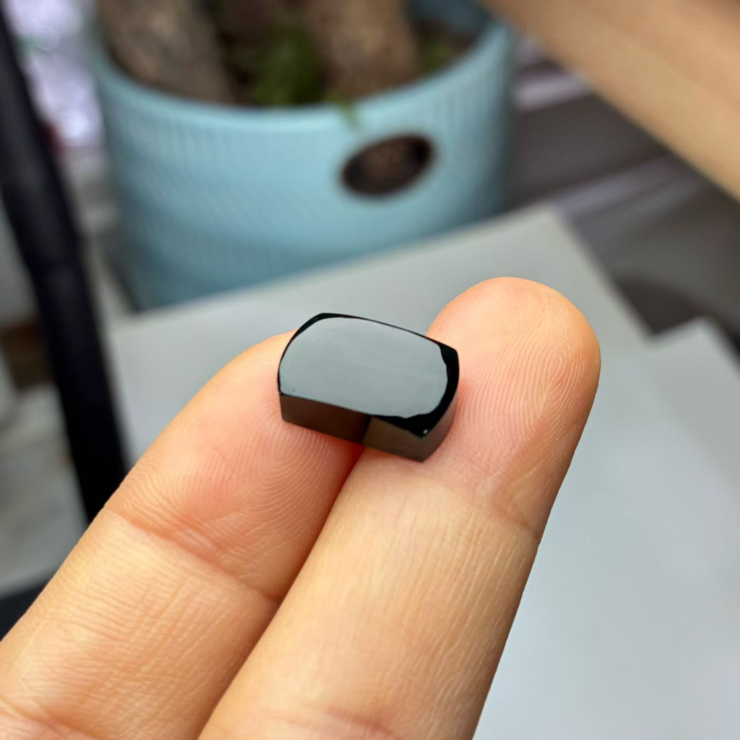 【墨翠裸石】
 黑度油黑 灯打通透 品相饱满大气 尺寸12.8