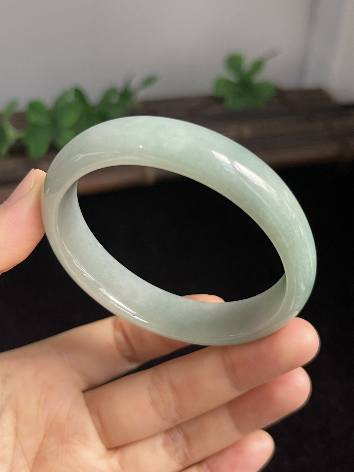 贵妃镯54.3圈口，翡翠手镯