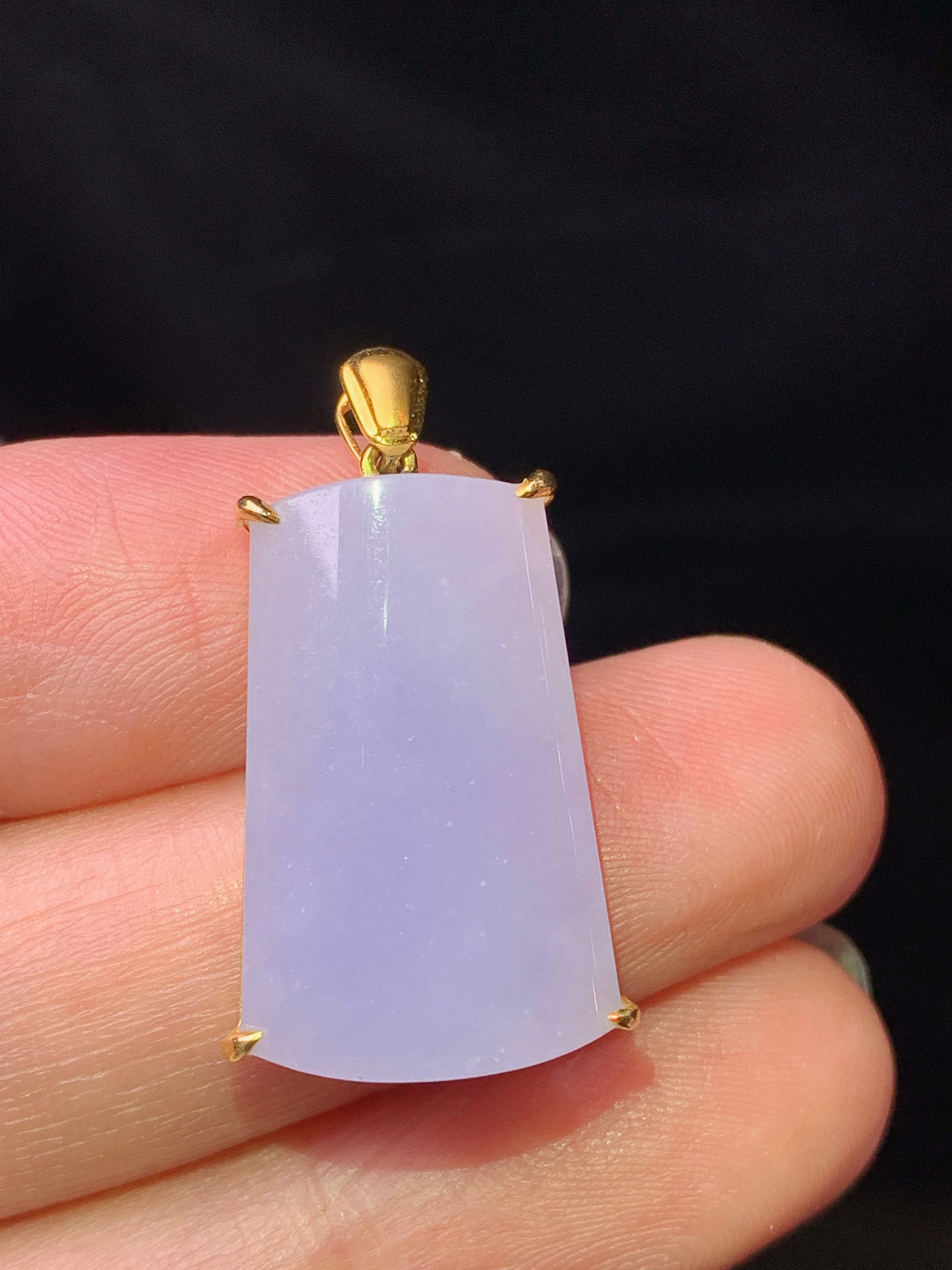 18k金镶嵌淡紫罗兰无事牌吊坠 玉质细腻 色泽艳丽清新 水润亮眼 整体尺寸27*13.3*5.8L4