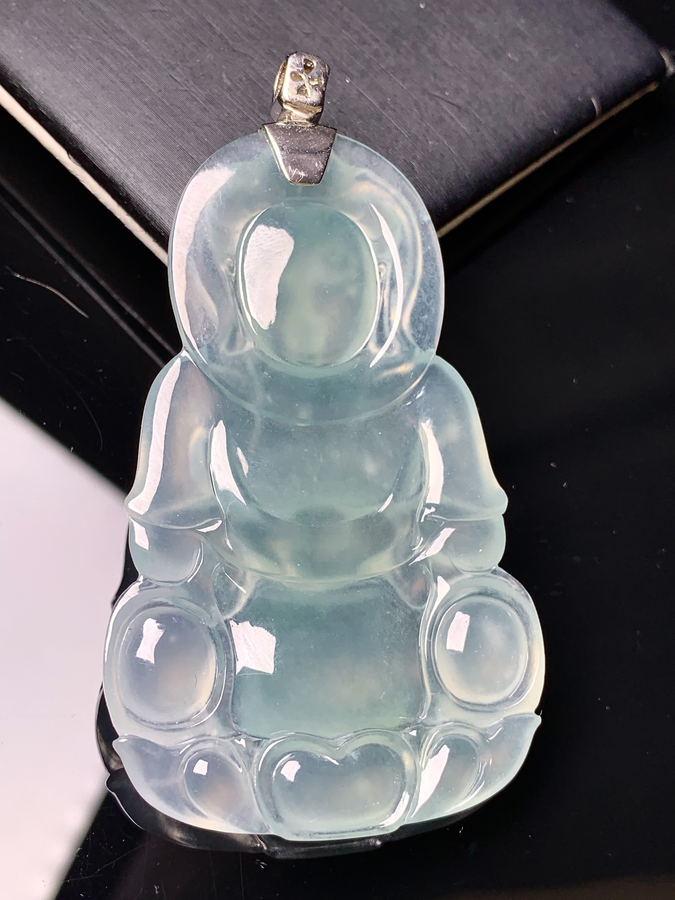 18k金钻镶嵌冰种观音菩萨吊坠 玉质细腻 色泽艳丽清新 水润亮眼 整体尺寸64.5*35.5*5.6c1