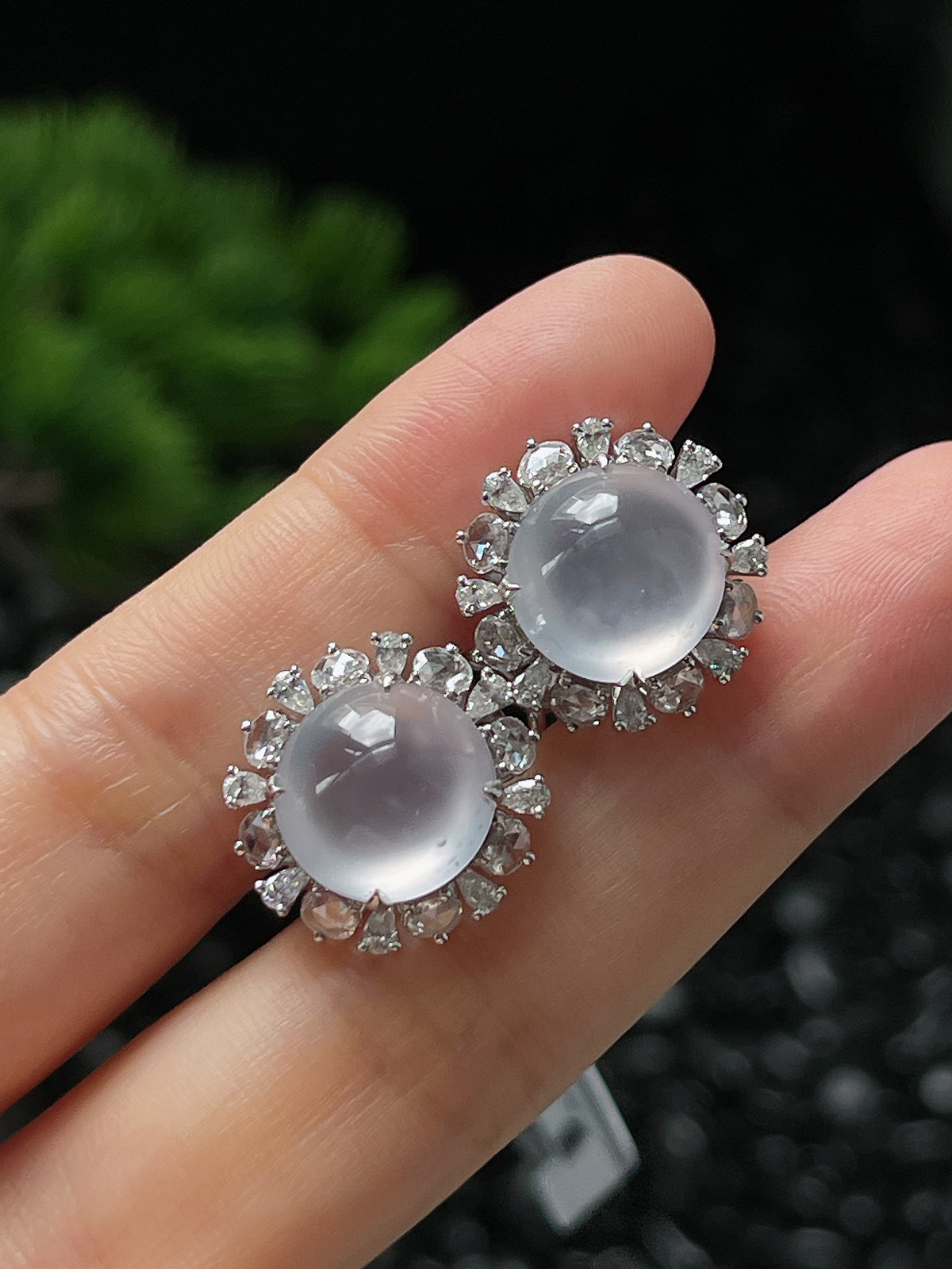 翡翠白冰耳钉，印记：Au750,伴钻石