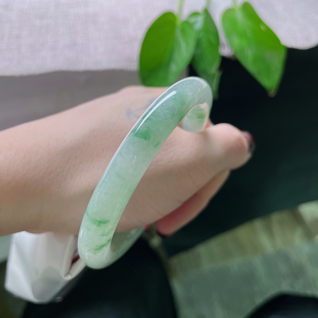 55.5/9.3，飘花圆条，水润细腻，干净，花影摇曳，步步生花，无裂，ss50669a