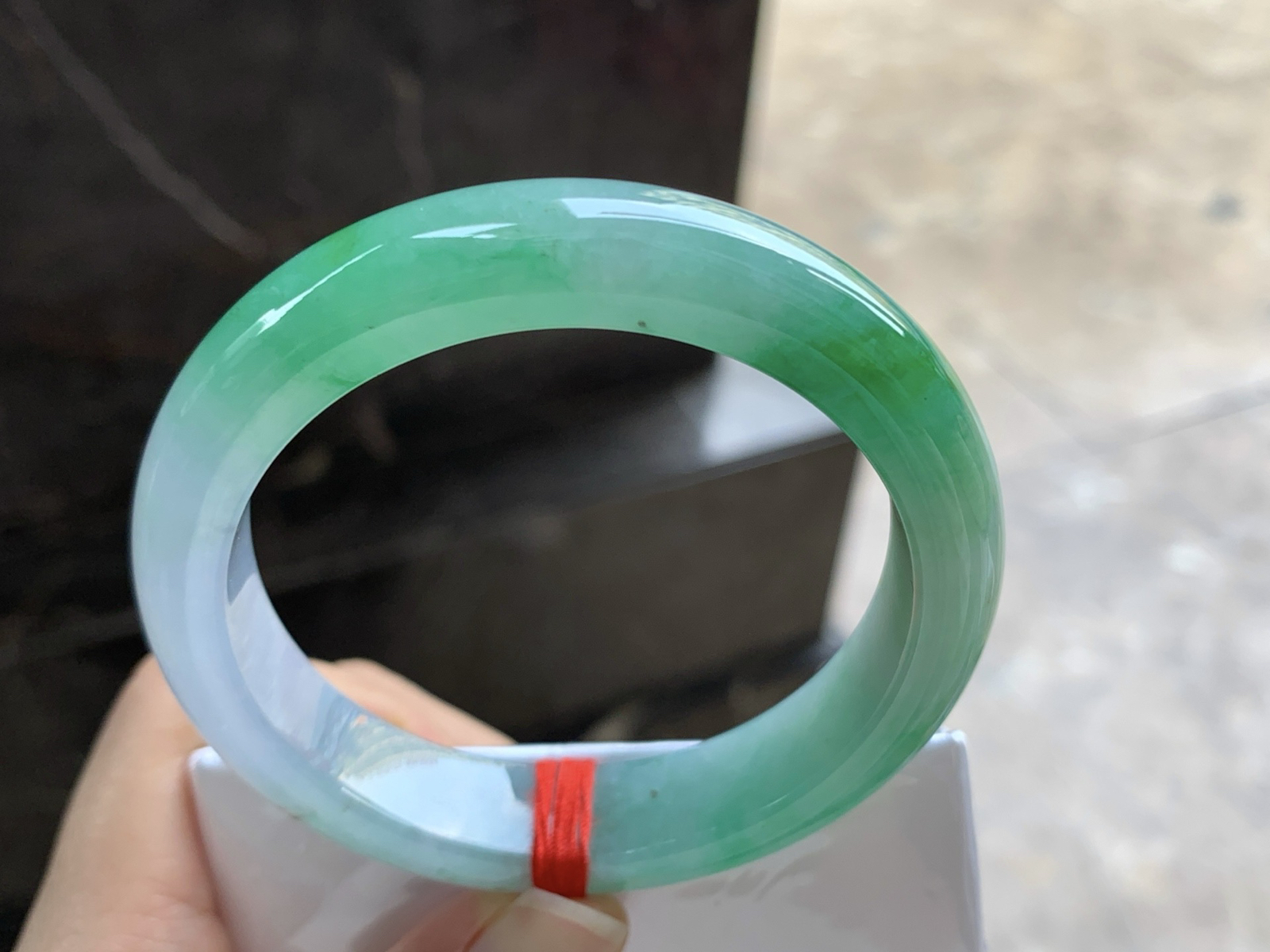 53.5-12.1-8.2

带色手镯^_^颜色鲜艳 浓郁