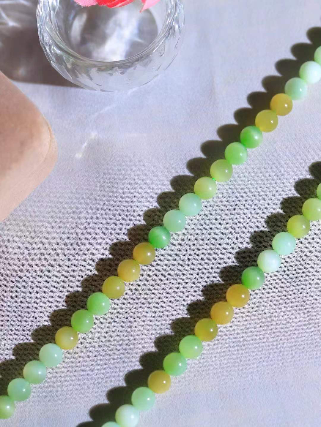 【珠圆玉润.挂链】

精品和田玉珠圆玉润黑羊洞碧玉猫眼唐三彩挂链 玉质温润细腻 油性十足 佩戴舒适。珠珠落玉盘，间关莺语花底滑，一生美好时光，无论身在何处，都有它相伴相守。事事顺遂，幸福美满，吉祥如意。重35.6克 尺寸取一5.9mm 4540833A