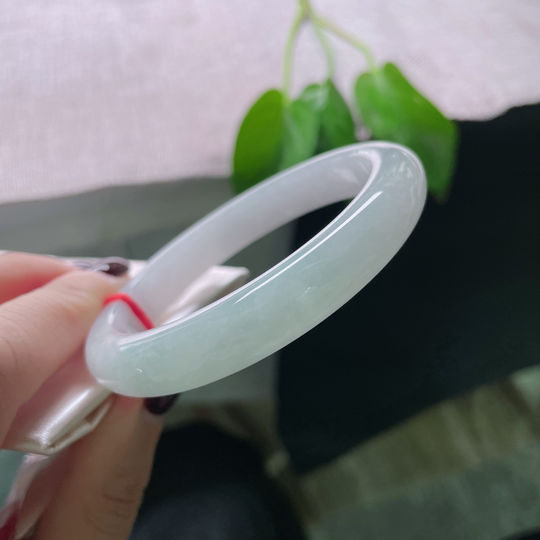 58/10.6/7.8，浅蓝底，正圈，贵气，耐看，甜美，雍容华贵，大气，无裂，ss51040a