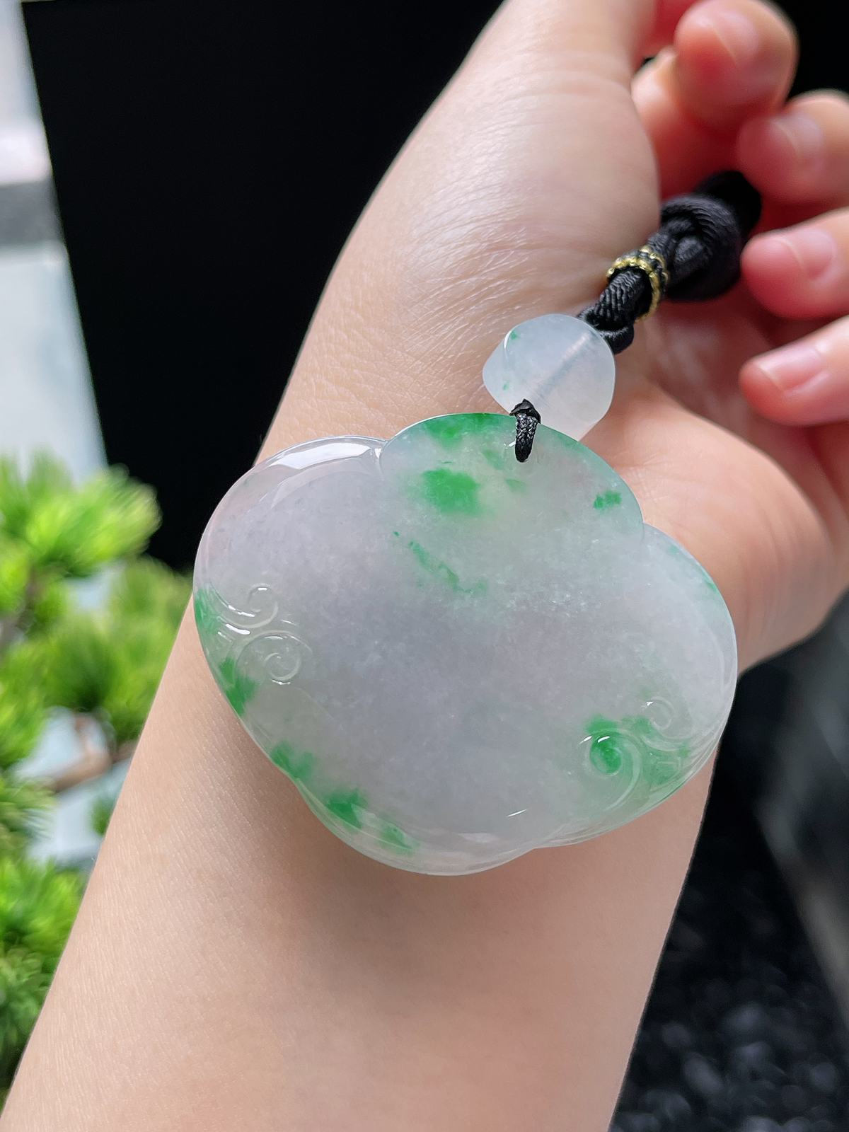 翡翠冰糯种飘绿如意挂件