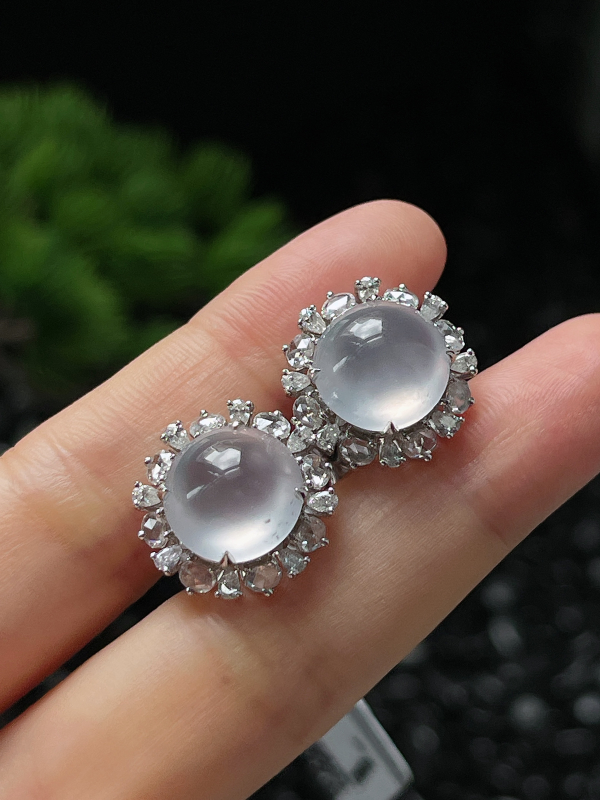 翡翠白冰耳钉，印记：Au750,伴钻石