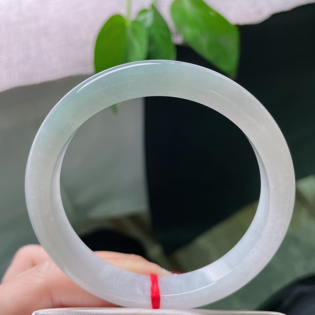 58/10.6/7.8，浅蓝底，正圈，贵气，耐看，甜美，雍容华贵，大气，无裂，ss51040a