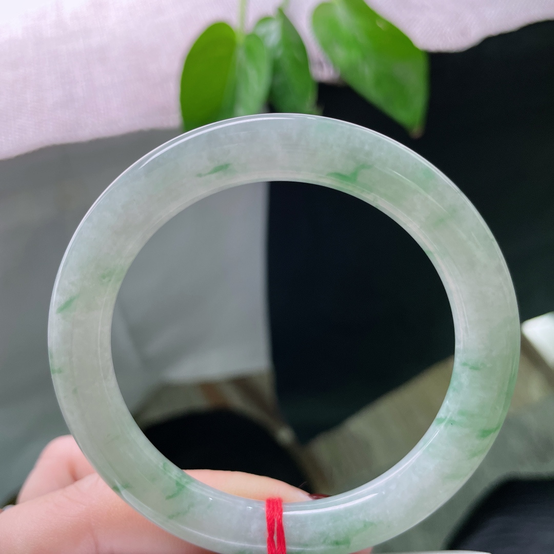 55.5/9.3，飘花圆条，水润细腻，干净，花影摇曳，步步生花，无裂，ss50669a