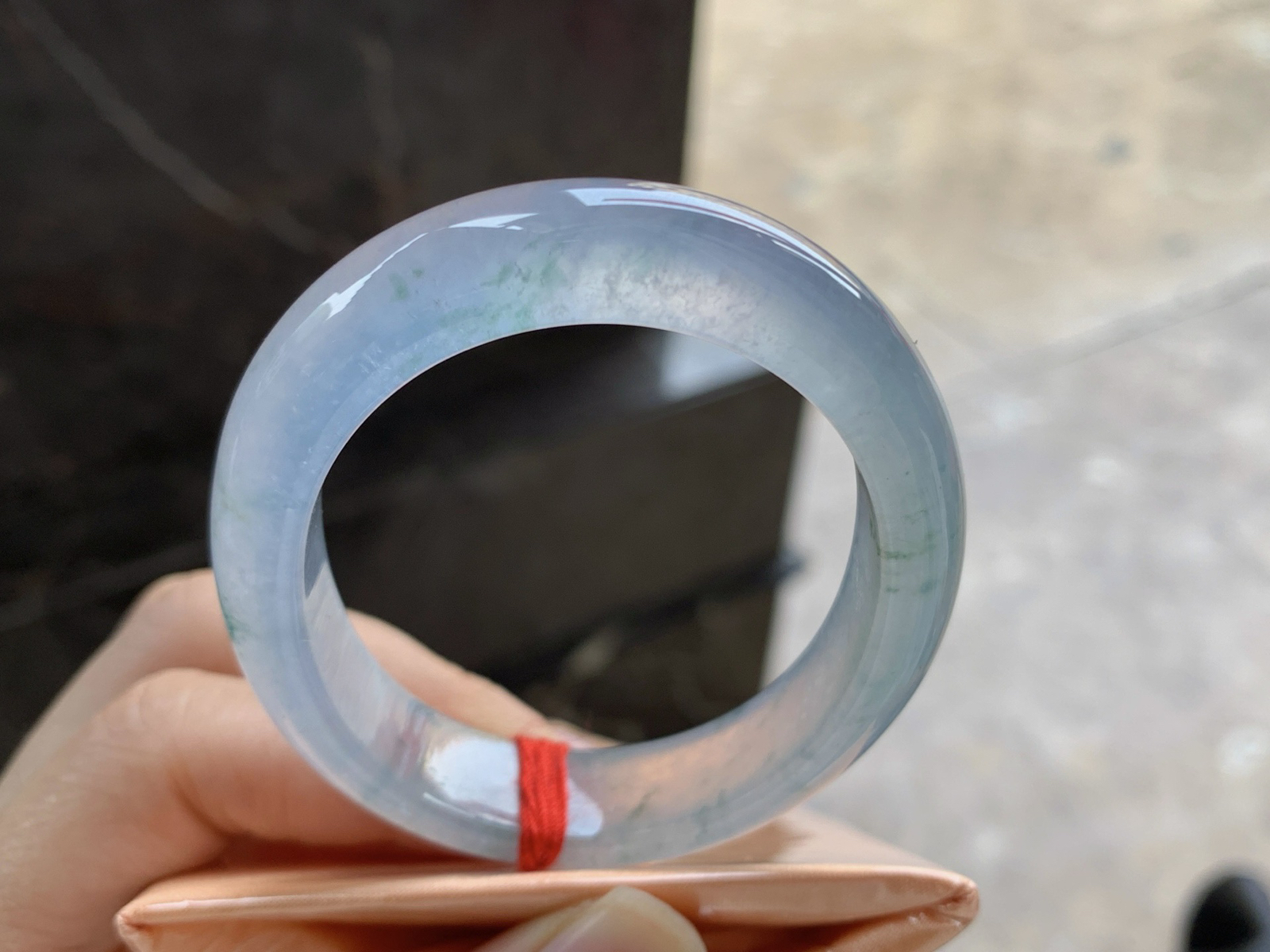 52.8-11.7-7.9

冰蓝贵妃手镯^_^透亮 荧光十足 飘花灵韵 正圈50可以带