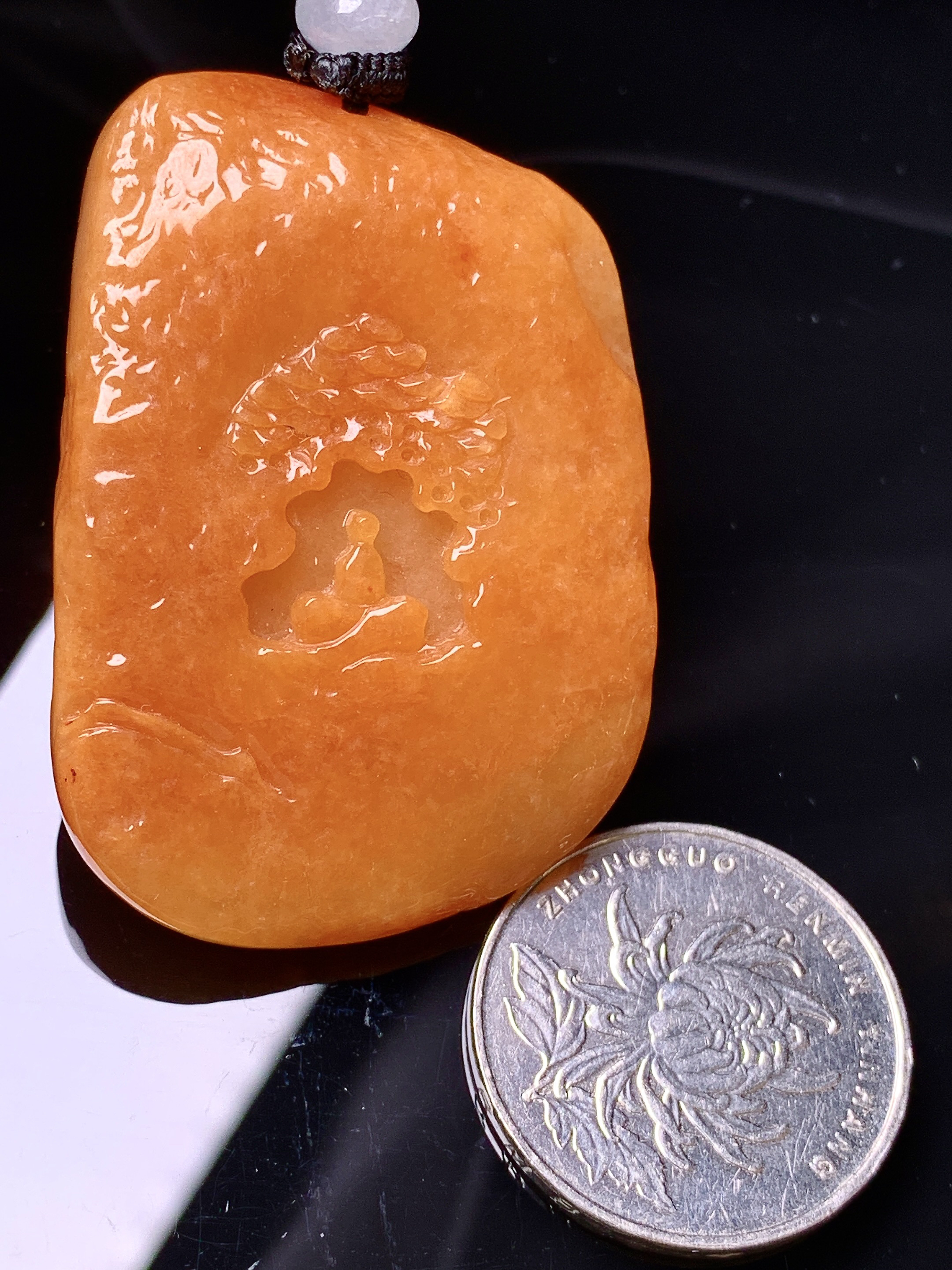 红翡悟道吊坠 玉质细腻 色泽艳丽清新 水润亮眼 整体尺寸48.8*33.5*11w1