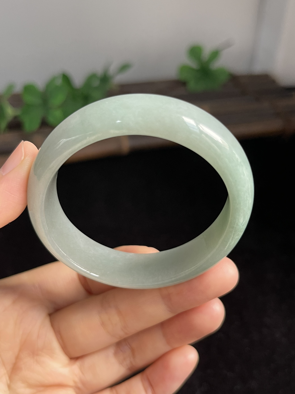 贵妃镯54.3圈口，翡翠手镯