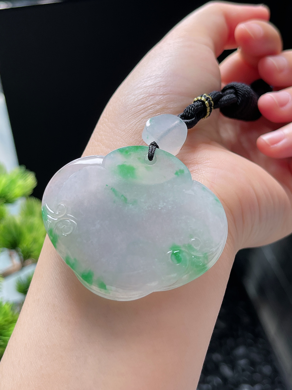 翡翠冰糯种飘绿如意挂件