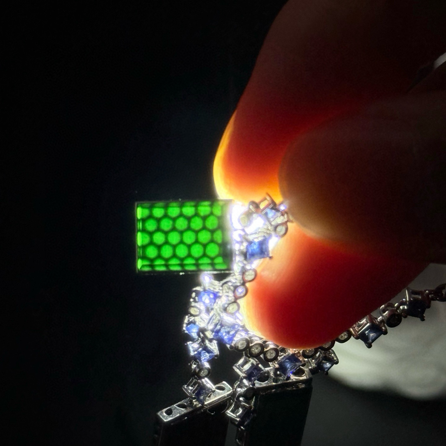 精品18k墨翠锁骨链 种好色正 黑度极好 打灯通透 油性十足  尺寸12.2