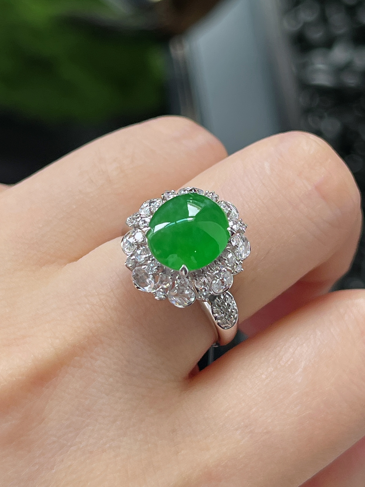 18k金 翡翠冰糯种满绿色耳钉和戒指套装