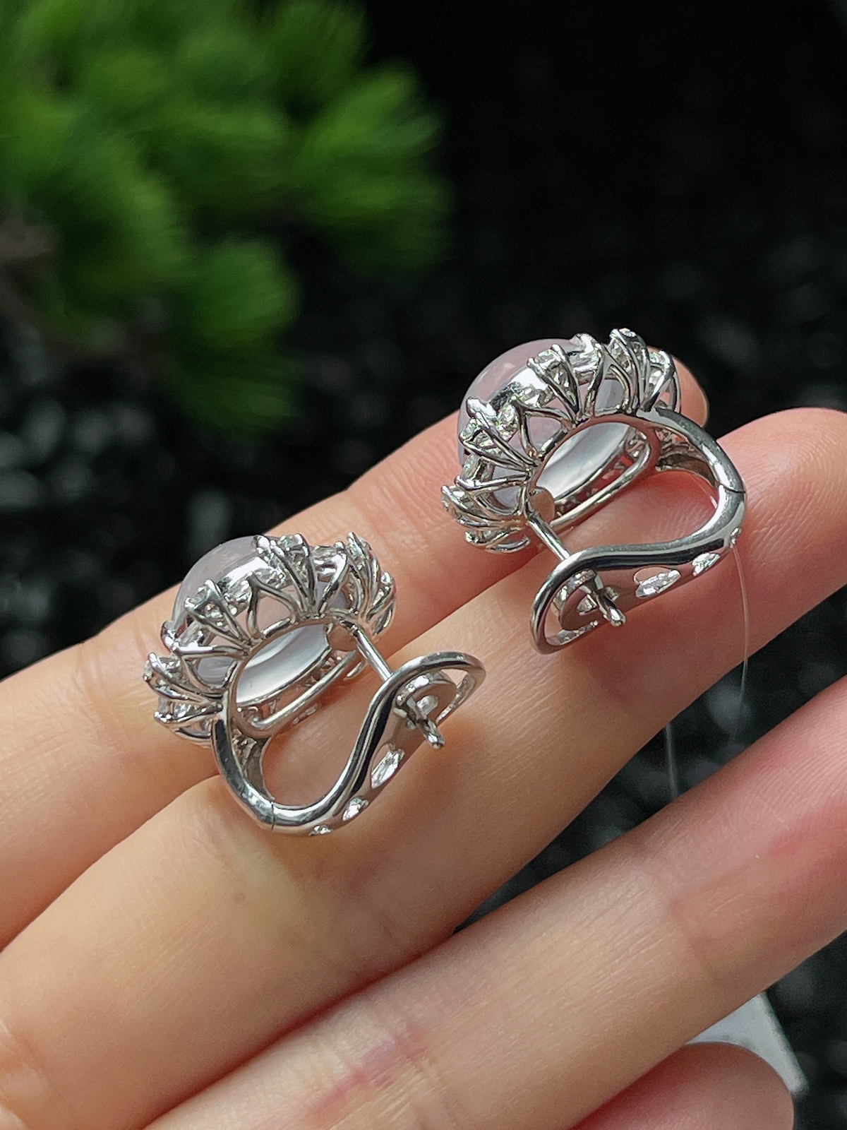 翡翠白冰耳钉，印记：Au750,伴钻石