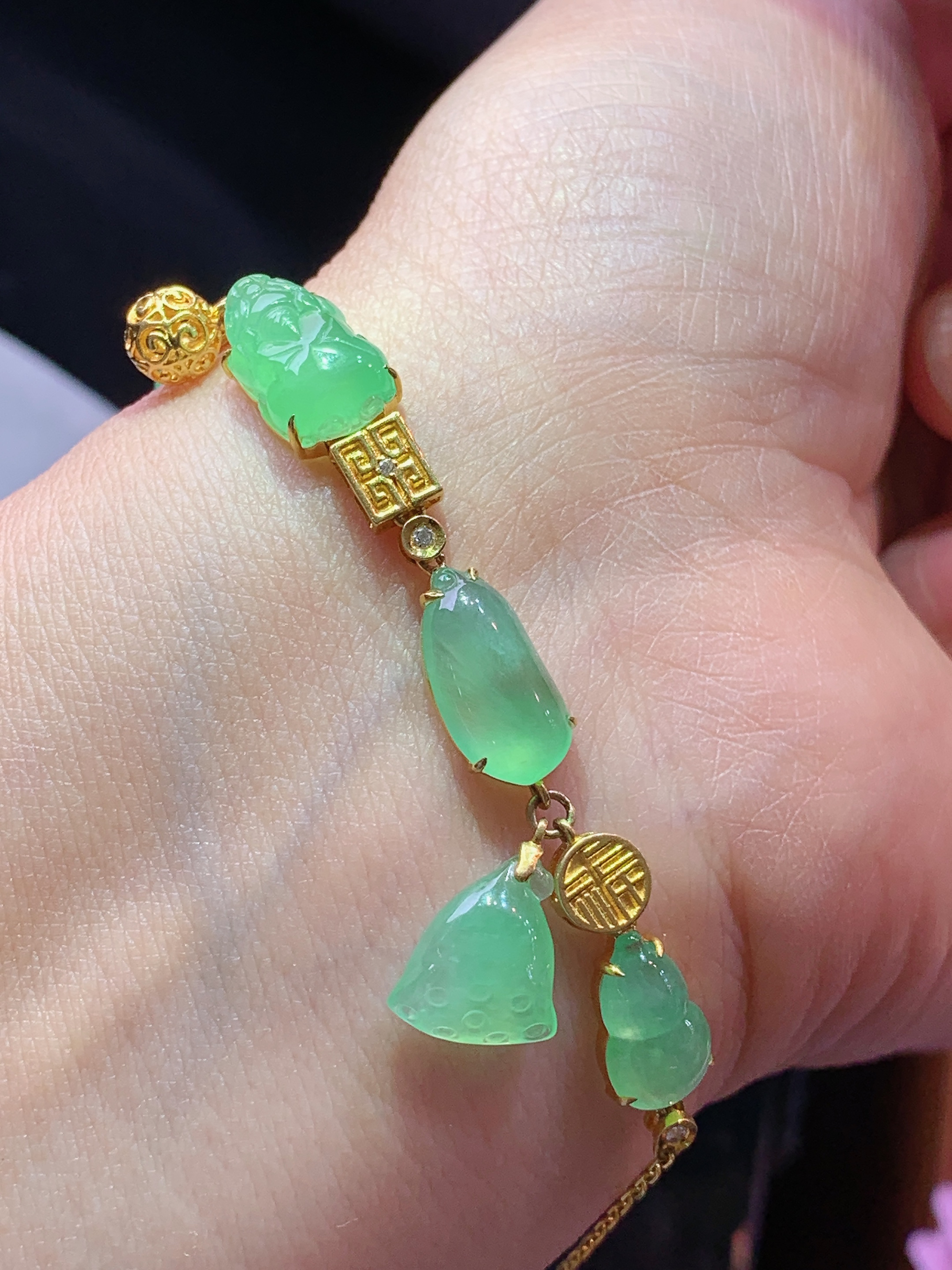 18k金钻镶嵌晴绿多宝手链 玉质细腻 色泽艳丽清新 水润亮眼 整体尺寸160*7.7*5.5b5