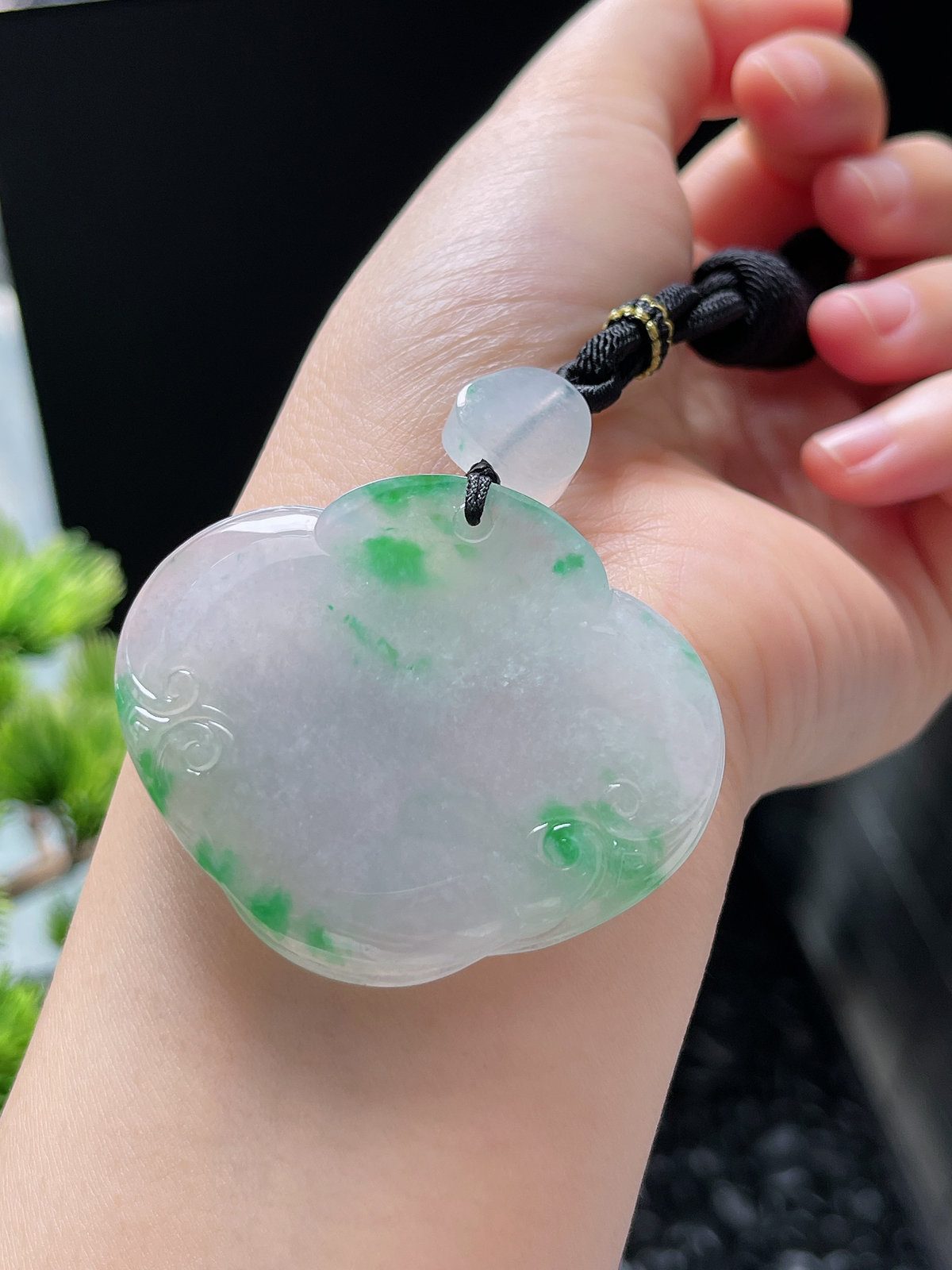 翡翠冰糯种飘绿如意挂件