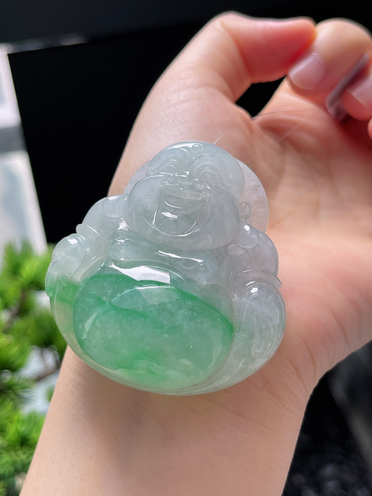 翡翠冰糯种飘绿佛公吊坠