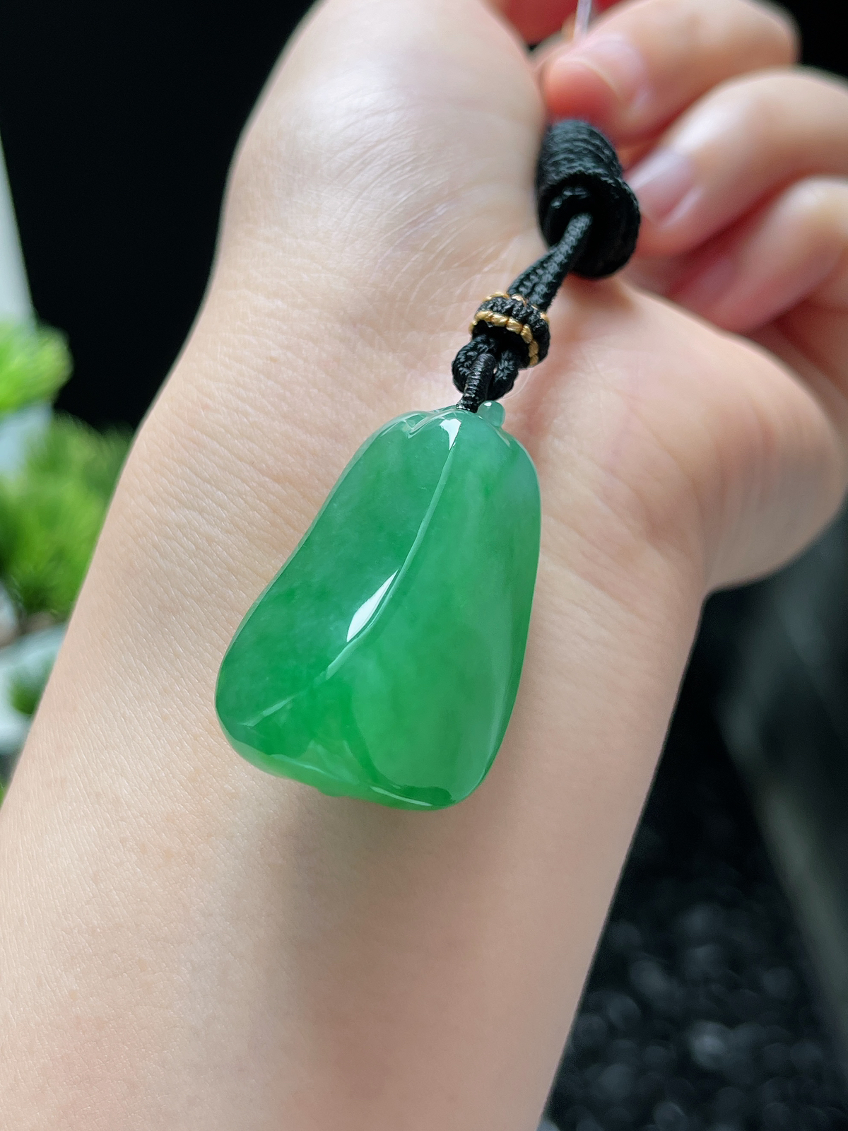 翡翠冰糯种满绿福瓜挂件