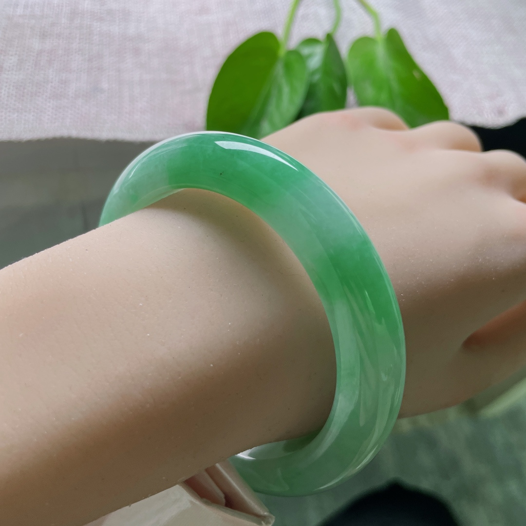 57.7/11.9/9.9绿底正圈，颜色艳丽，千娇百媚，水头好，种老，一点皮纹，ss50907a