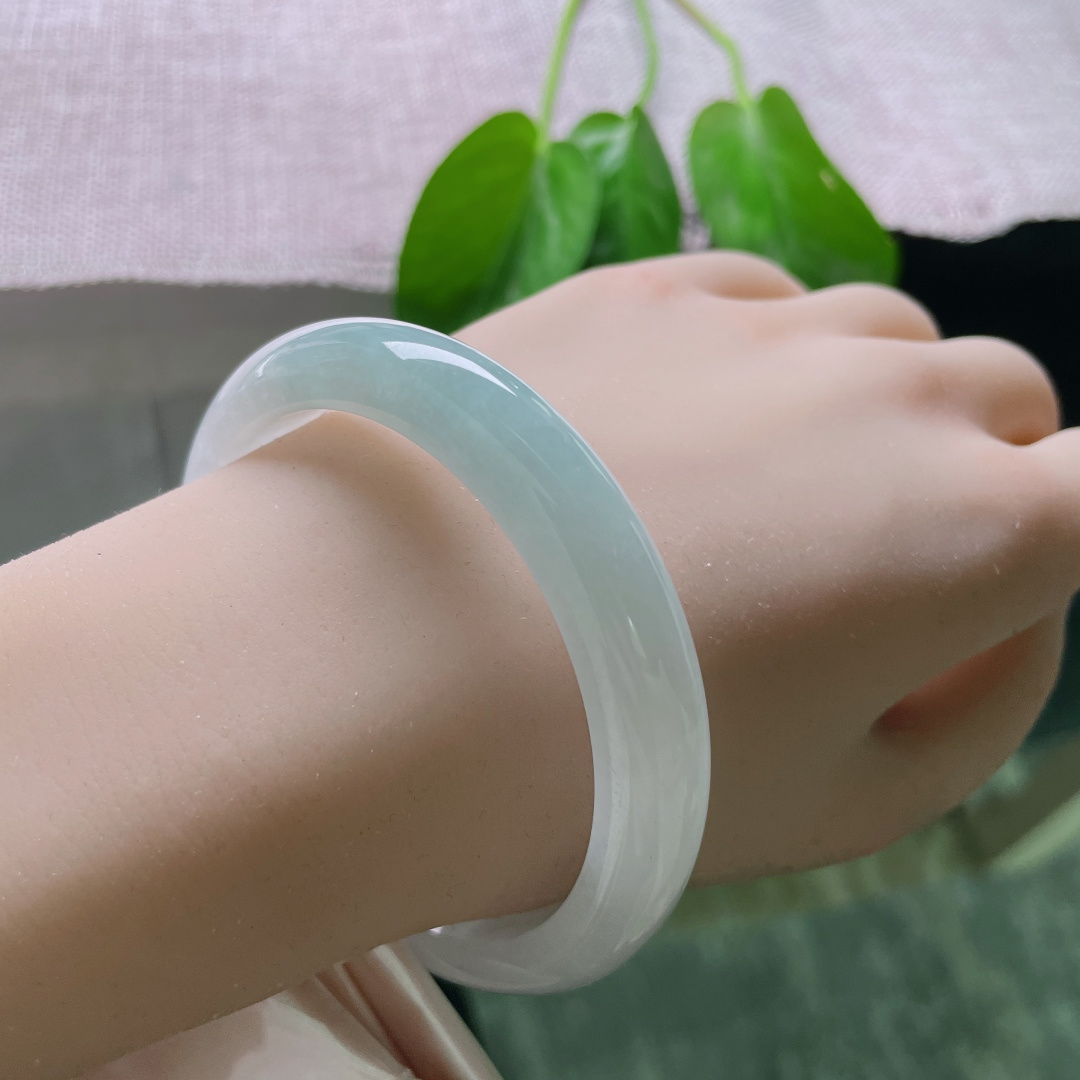 58/10.6/7.8，浅蓝底，正圈，贵气，耐看，甜美，雍容华贵，大气，无裂，ss51040a