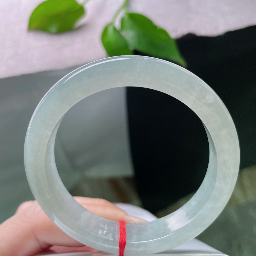 54.6/11.7/8.1，冰晴底正圈，晴水柔光，气质清冷又耐看。一片冰心在玉壶。无裂，ss50560a