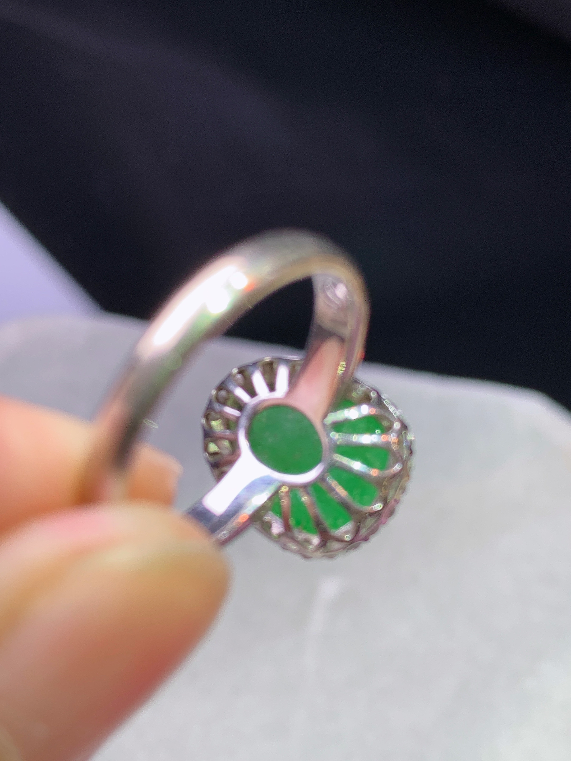 18k金钻镶嵌满绿貔貅戒指 玉质细腻 色泽艳丽清新 水润亮眼 圈口14 整体尺寸13.8*11.2*10.2b5