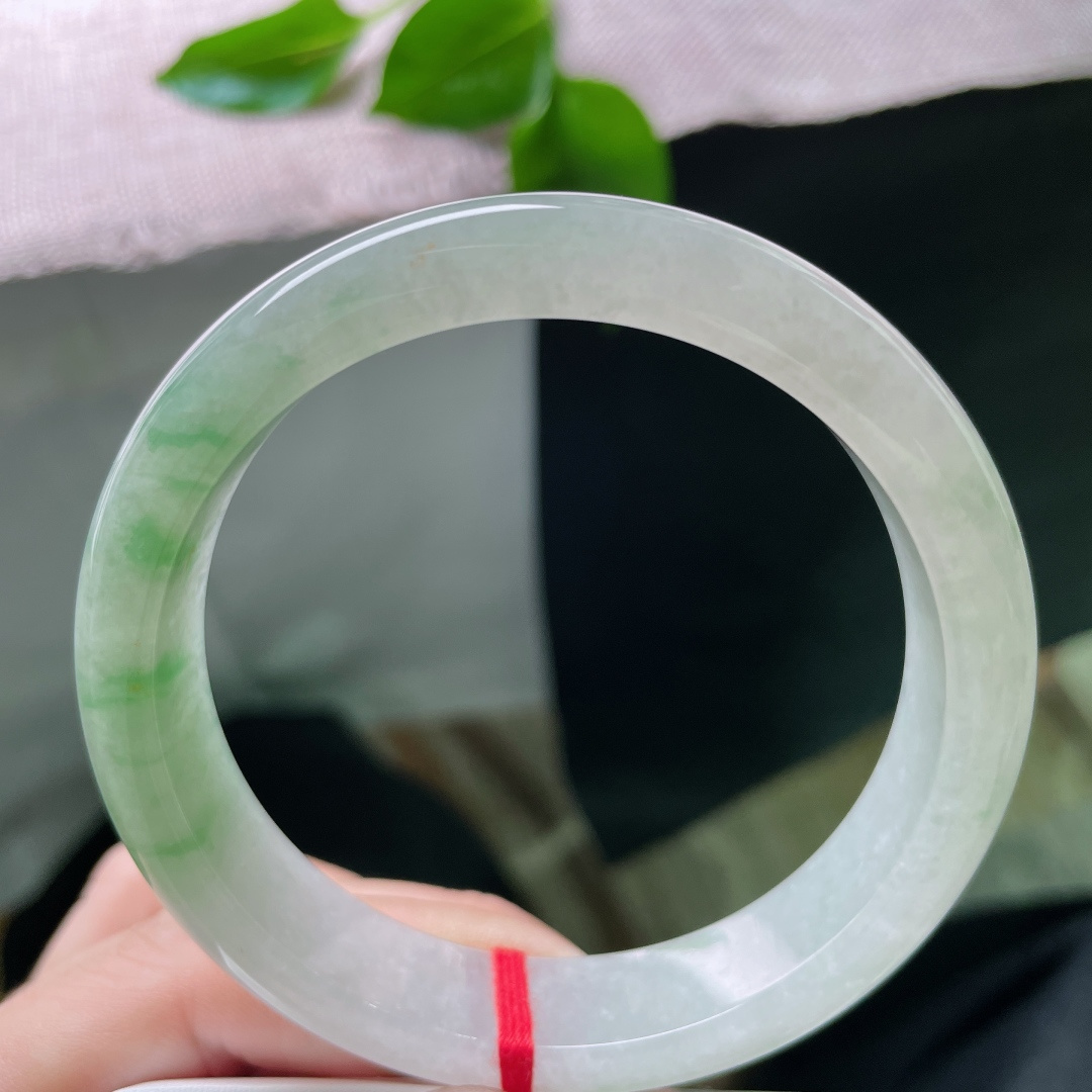 59.8/13.1/8飘花正圈，大圈口，丝丝缕缕、片片点点的绿色，如同水墨画中的写意笔触，无裂，ss50167a